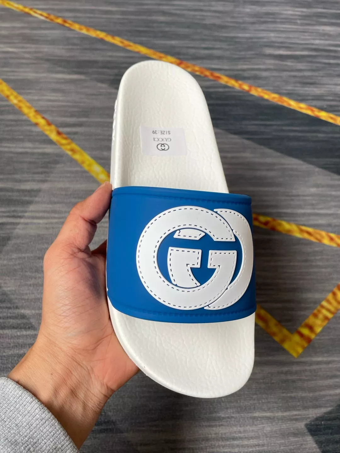Gucci Slippers For Men Trendsetting 3965