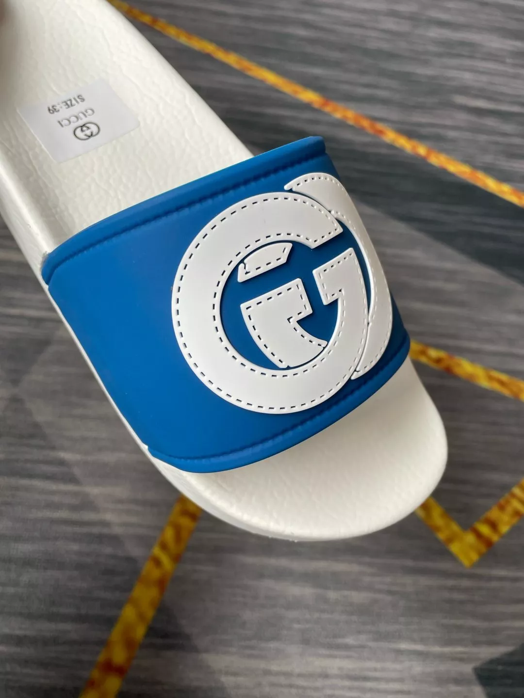 Gucci Slippers For Men Trendsetting 3965