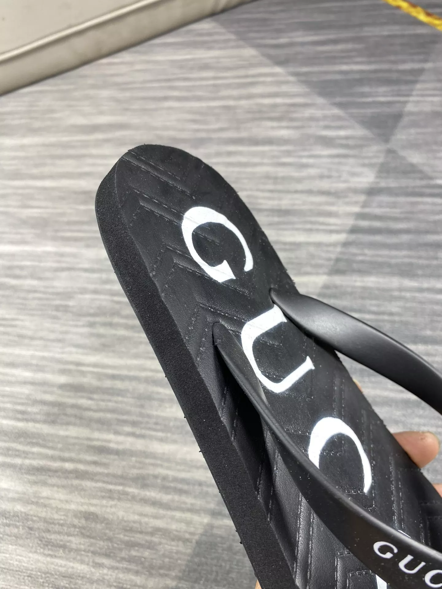 Gucci Slippers For Men Trendsetting 4994