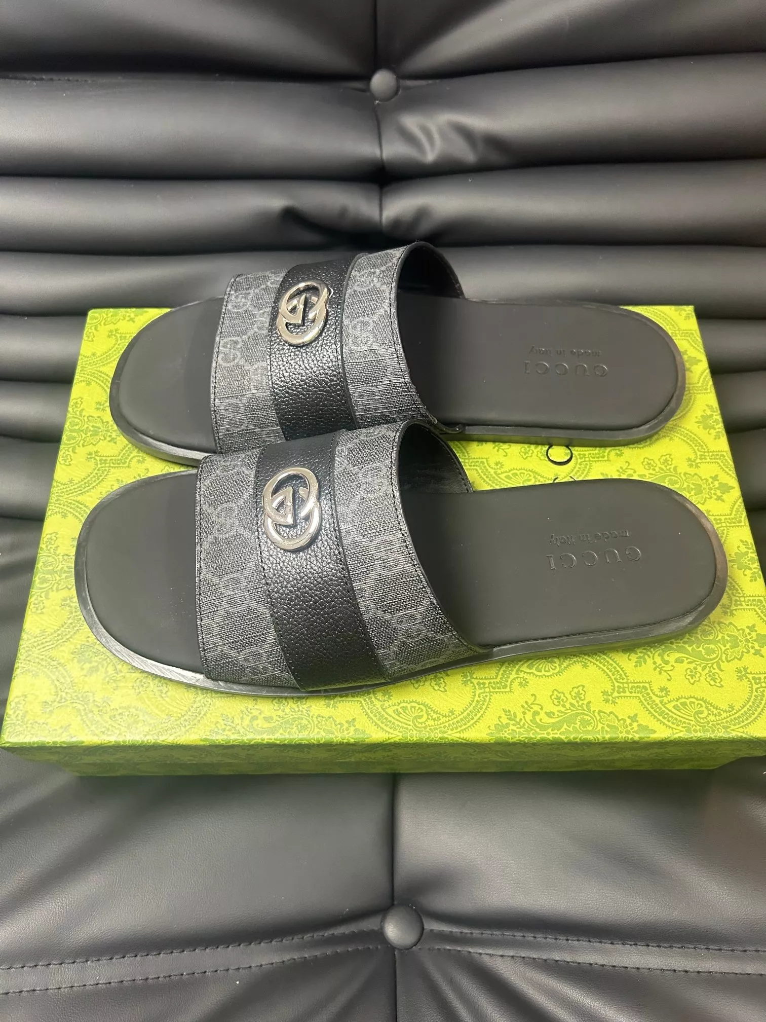 Gucci Slippers For Men Trendsetting 7474