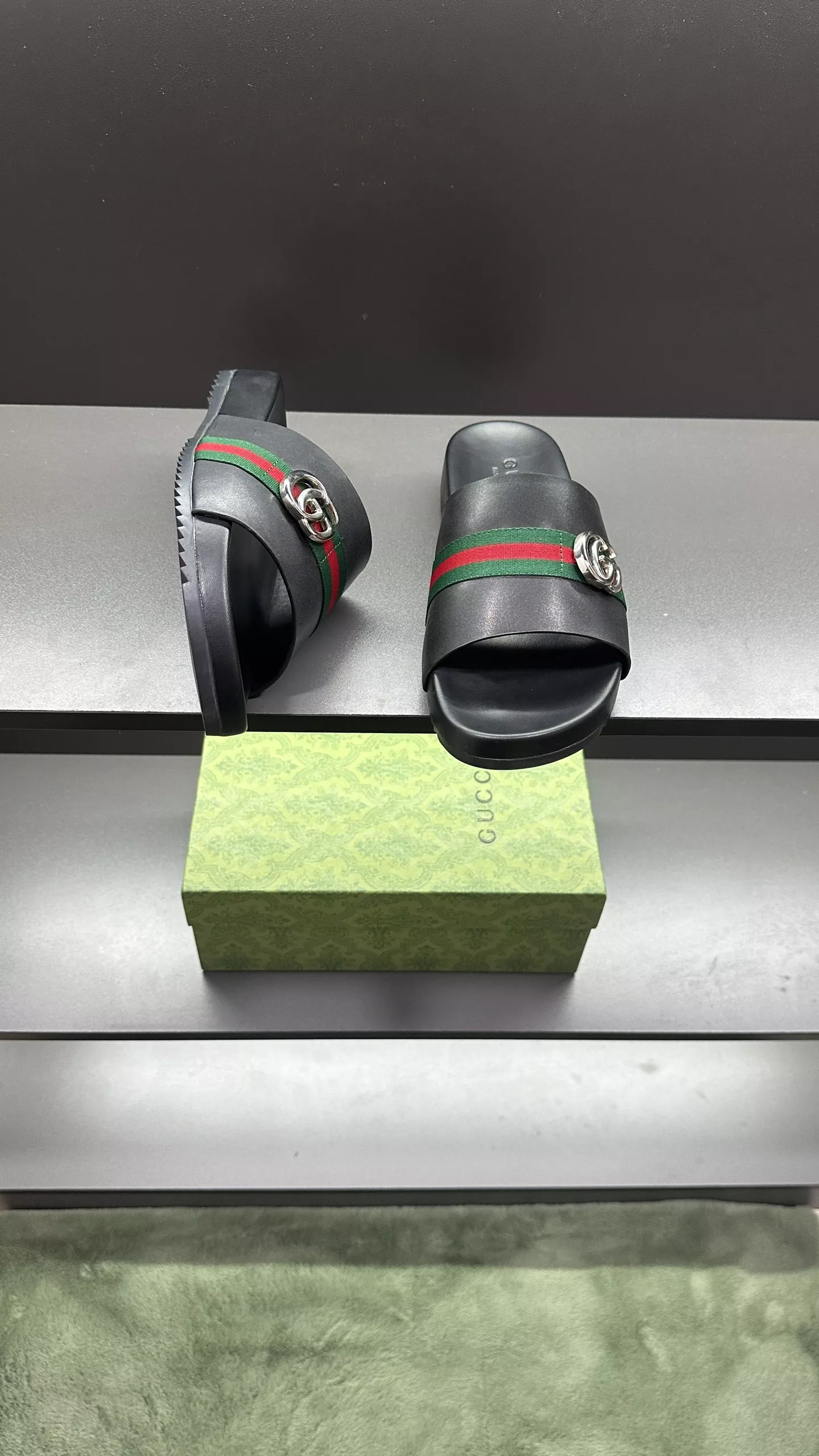 Gucci Slippers For Men Trendy 2565