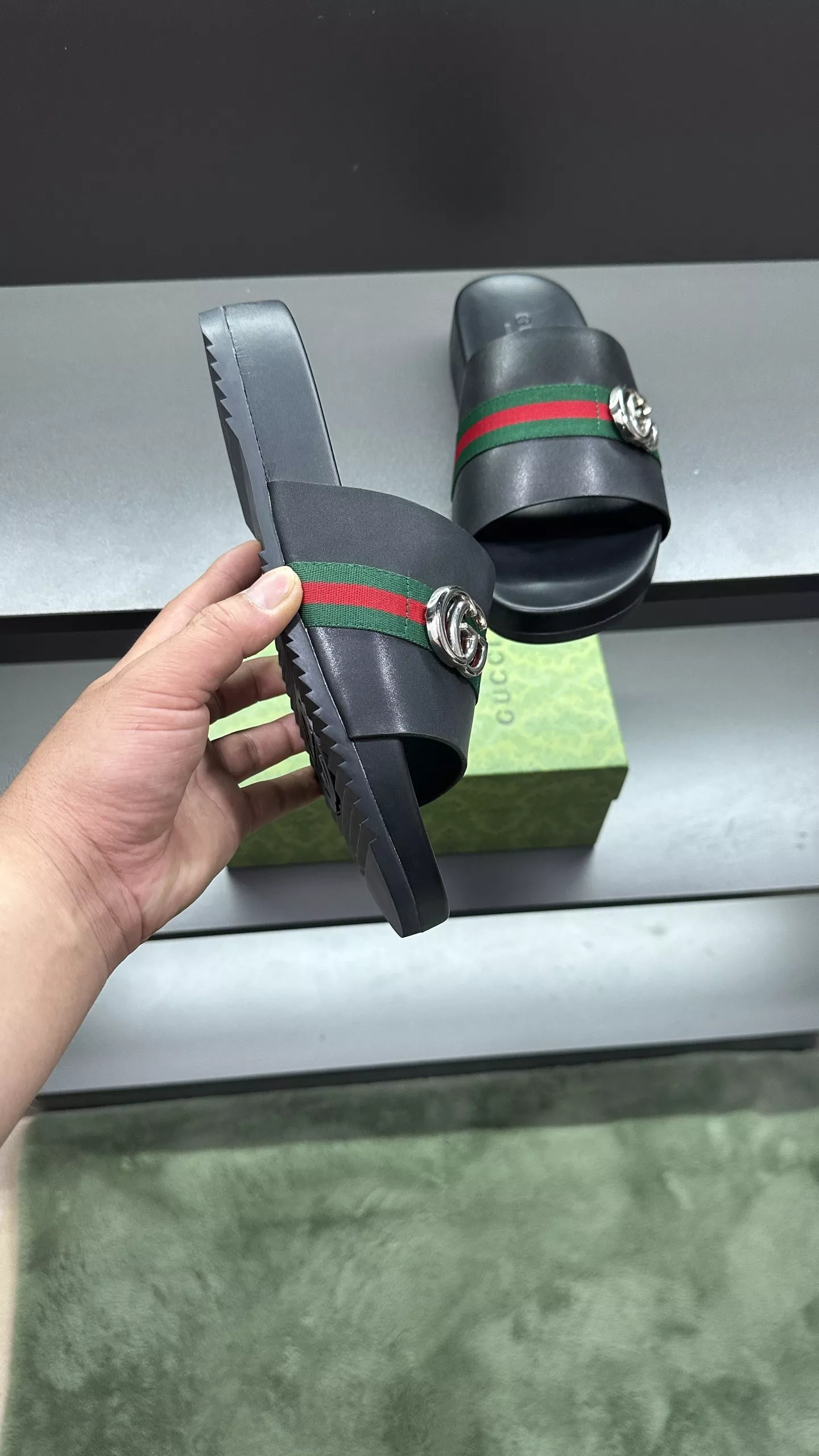 Gucci Slippers For Men Trendy 2565