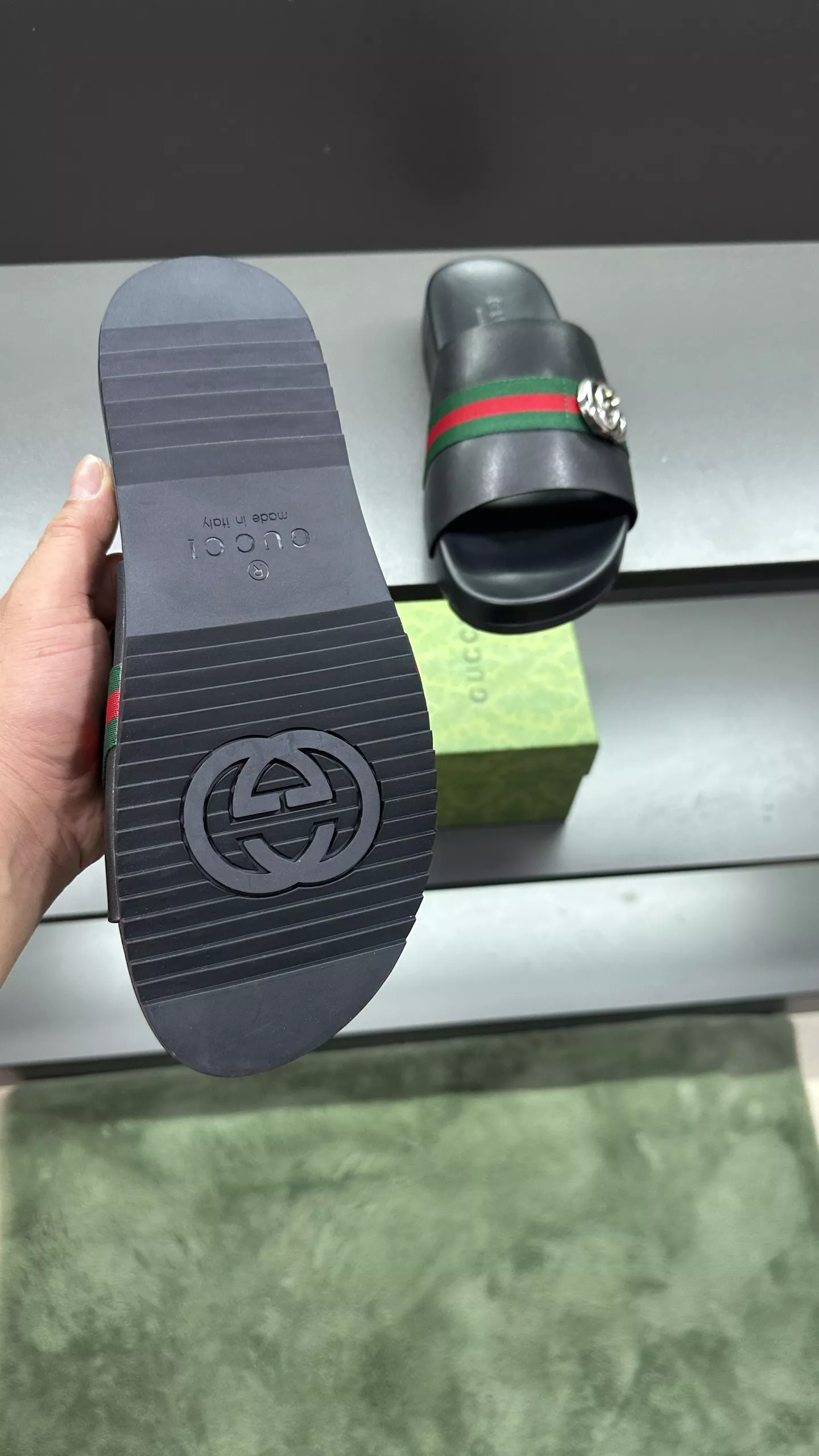 Gucci Slippers For Men Trendy 2565