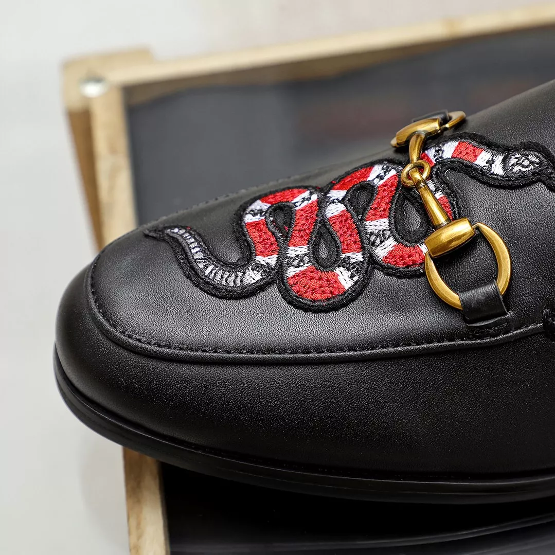 Gucci Slippers For Men Vibrant 5275
