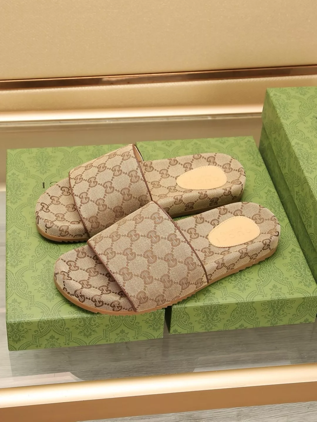Gucci Slippers For Men Vibrant 5954