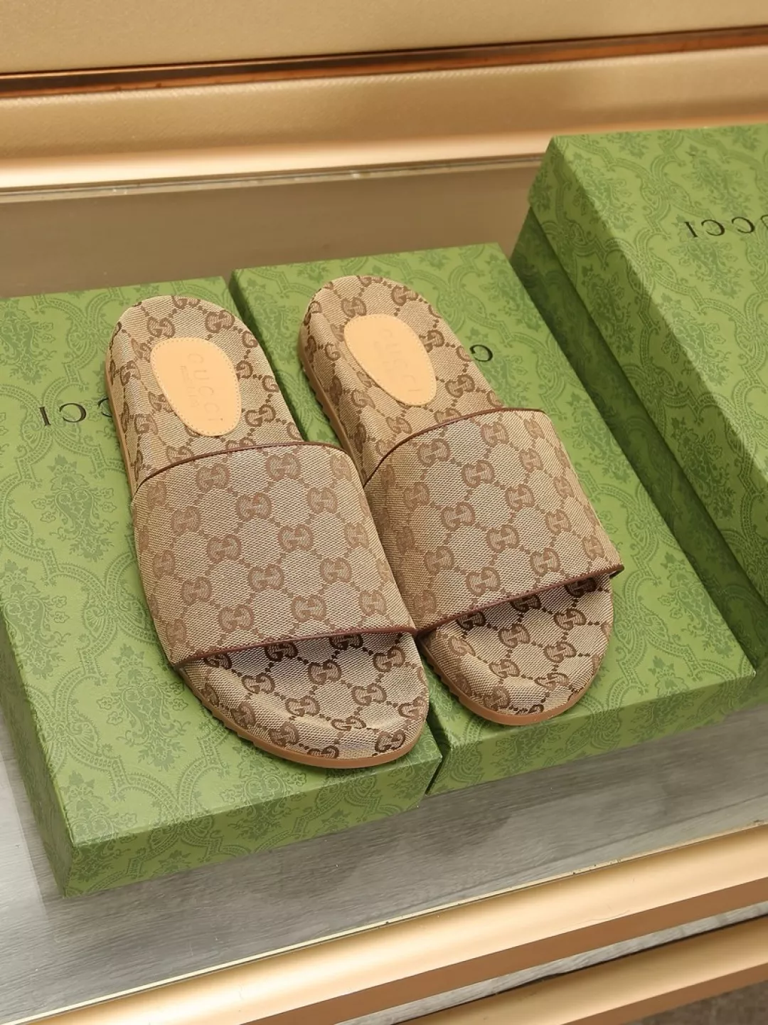 Gucci Slippers For Men Vibrant 5954