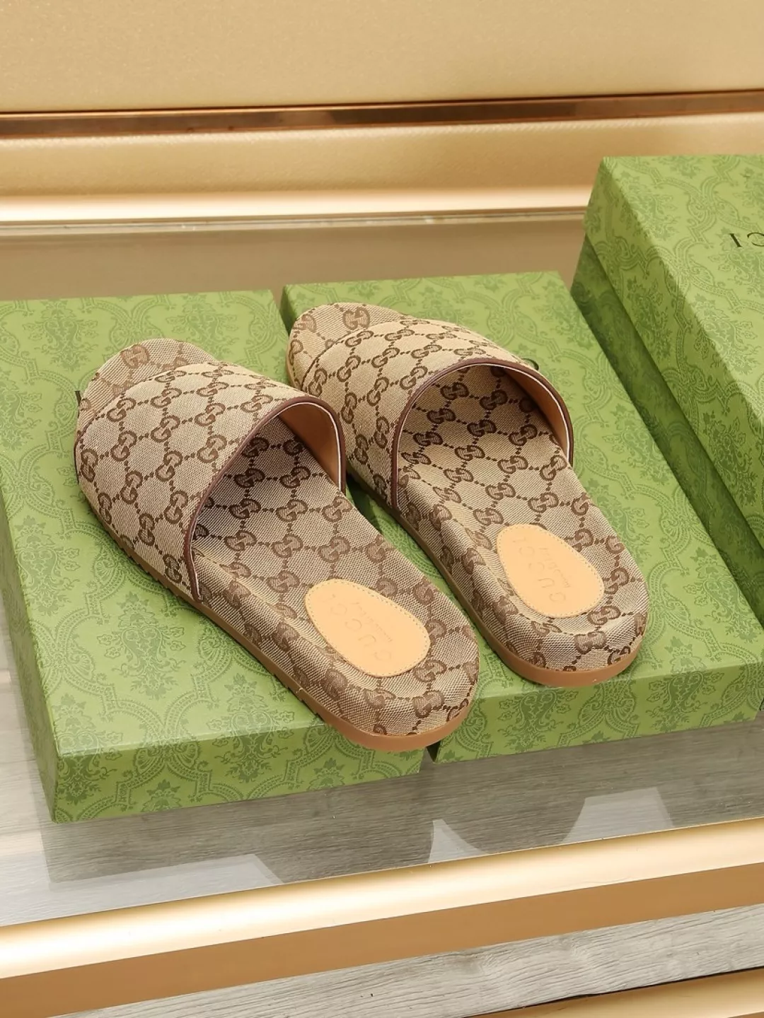 Gucci Slippers For Men Vibrant 5954