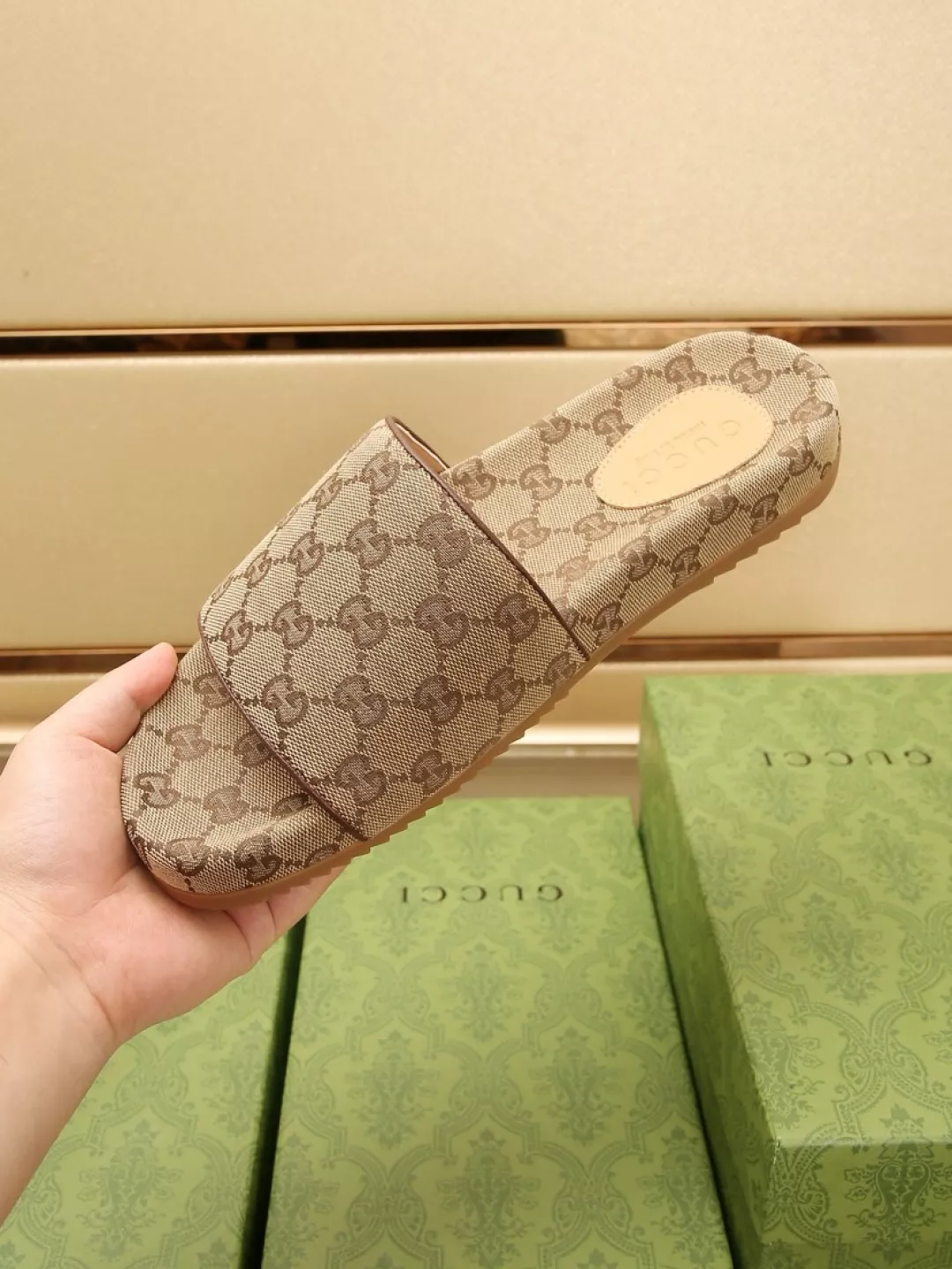 Gucci Slippers For Men Vibrant 5954