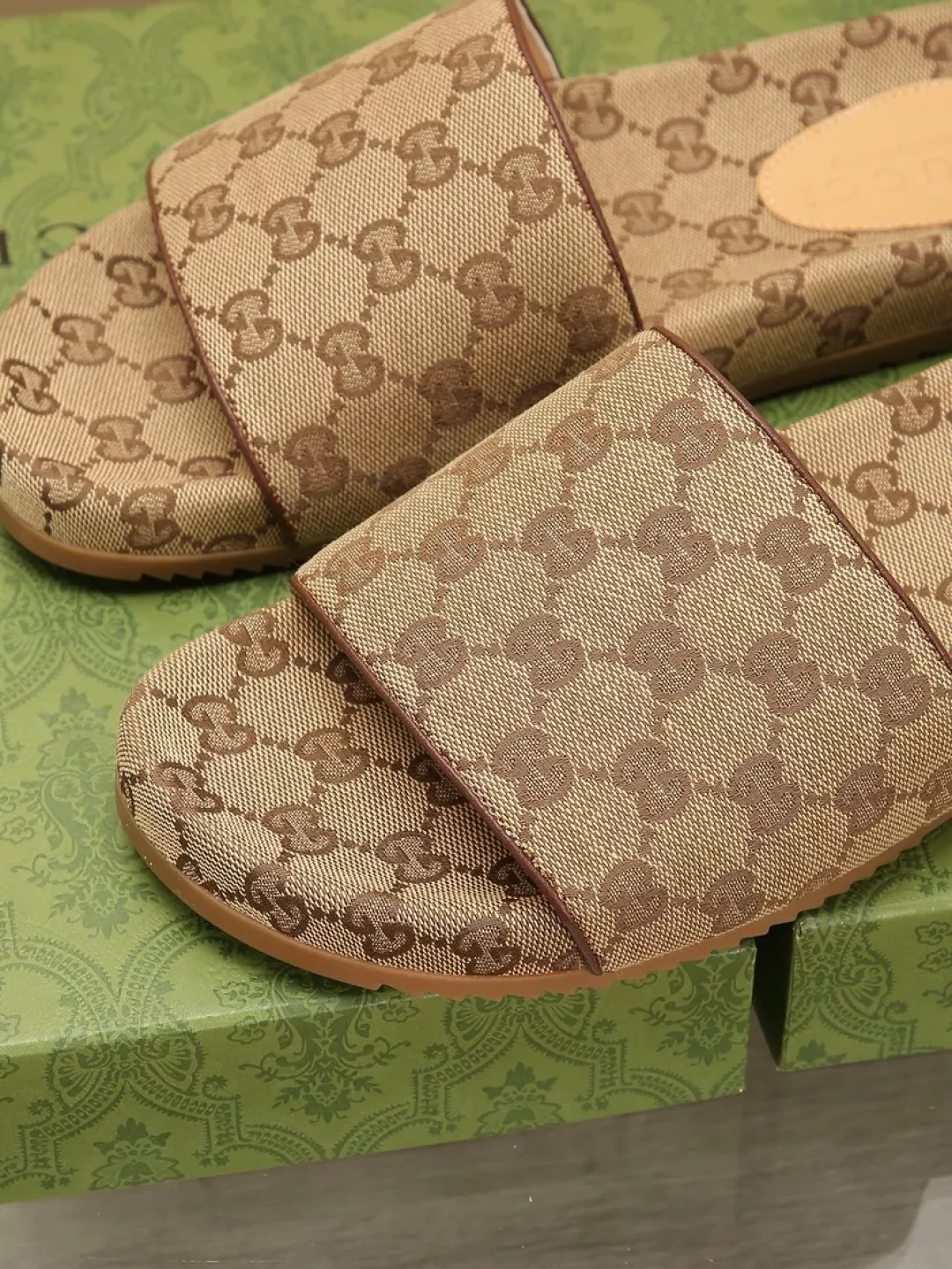 Gucci Slippers For Men Vibrant 5954