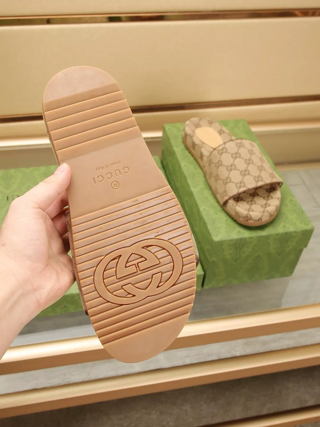 Gucci Slippers For Men Vibrant 5954