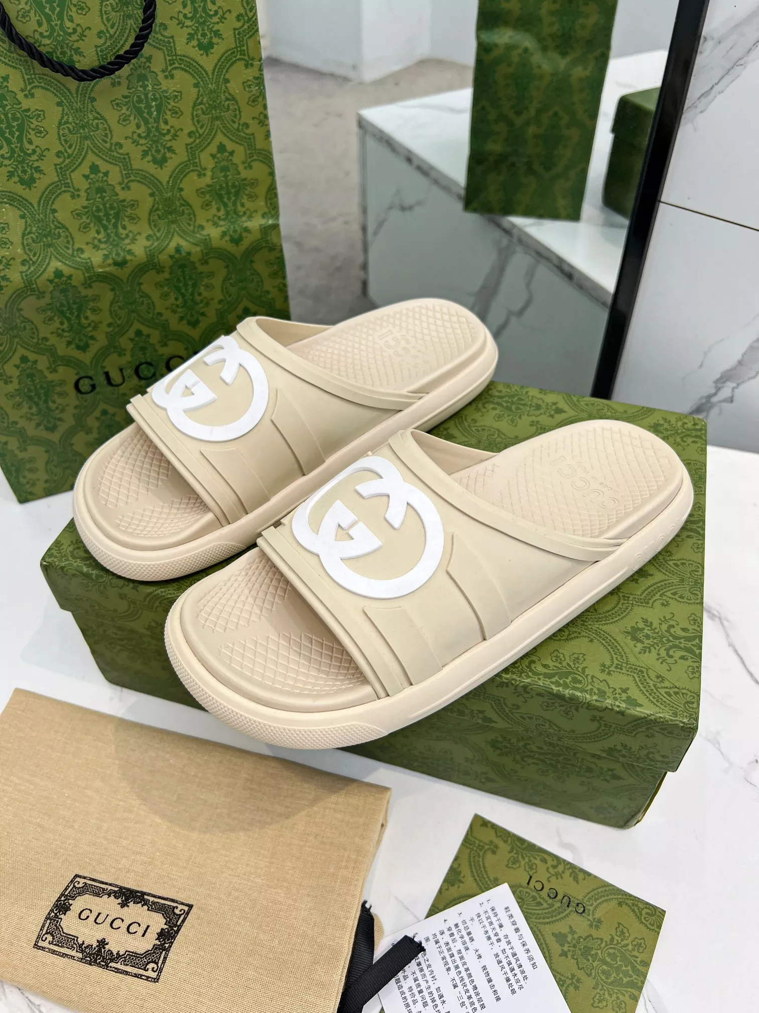 Gucci Slippers For Men Vibrant 6480