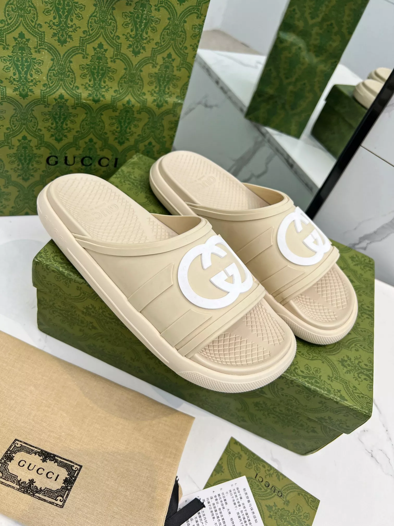 Gucci Slippers For Men Vibrant 6480