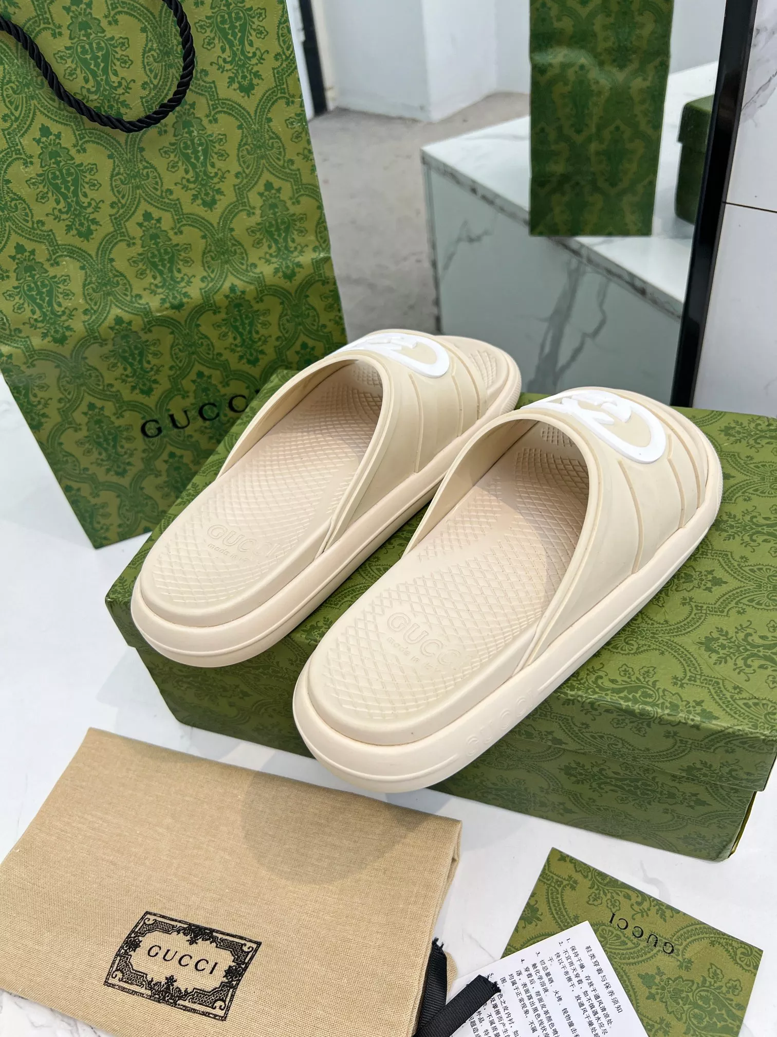 Gucci Slippers For Men Vibrant 6480