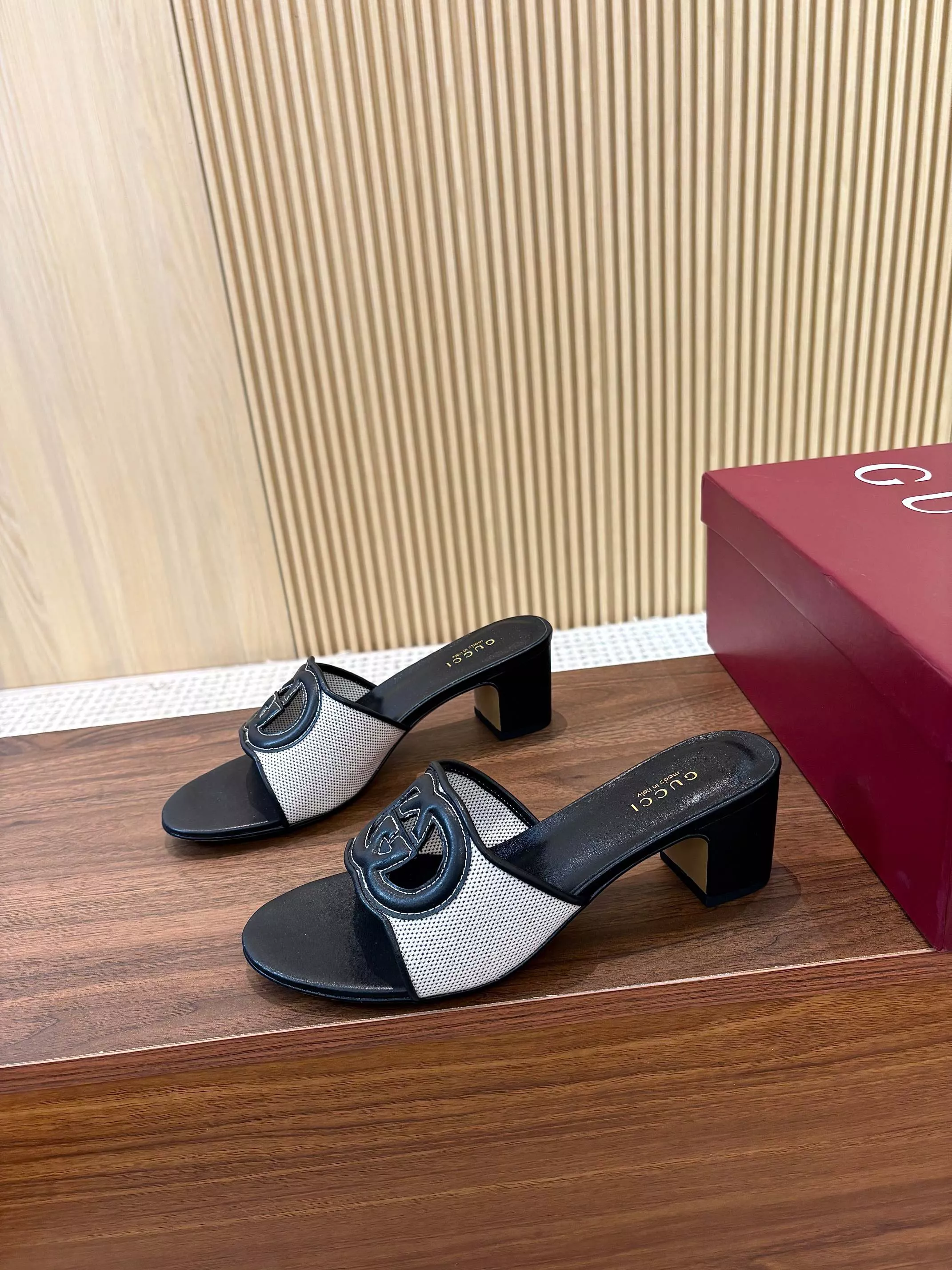 Gucci Slippers For Women Affordable 8352