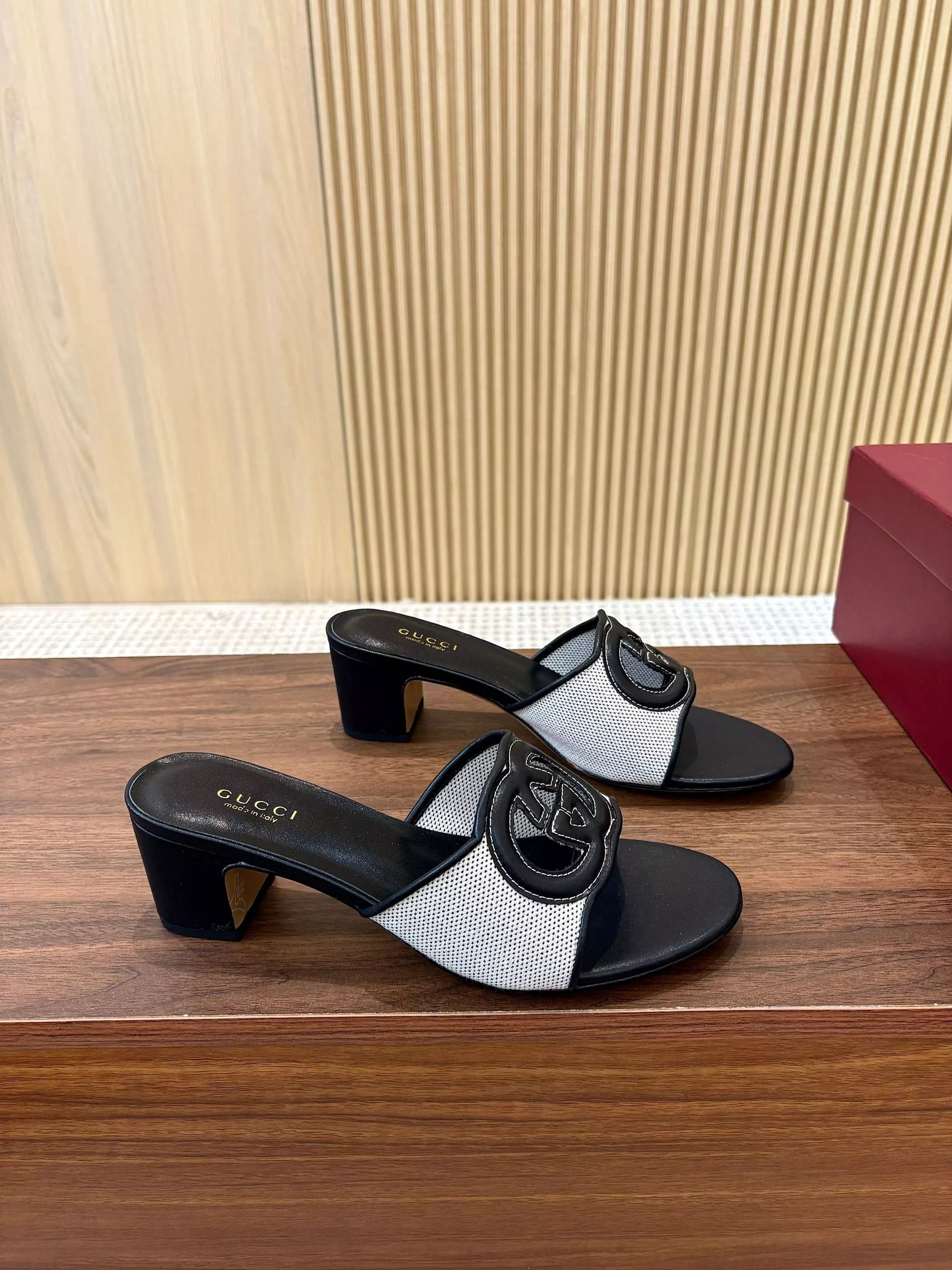 Gucci Slippers For Women Affordable 8352