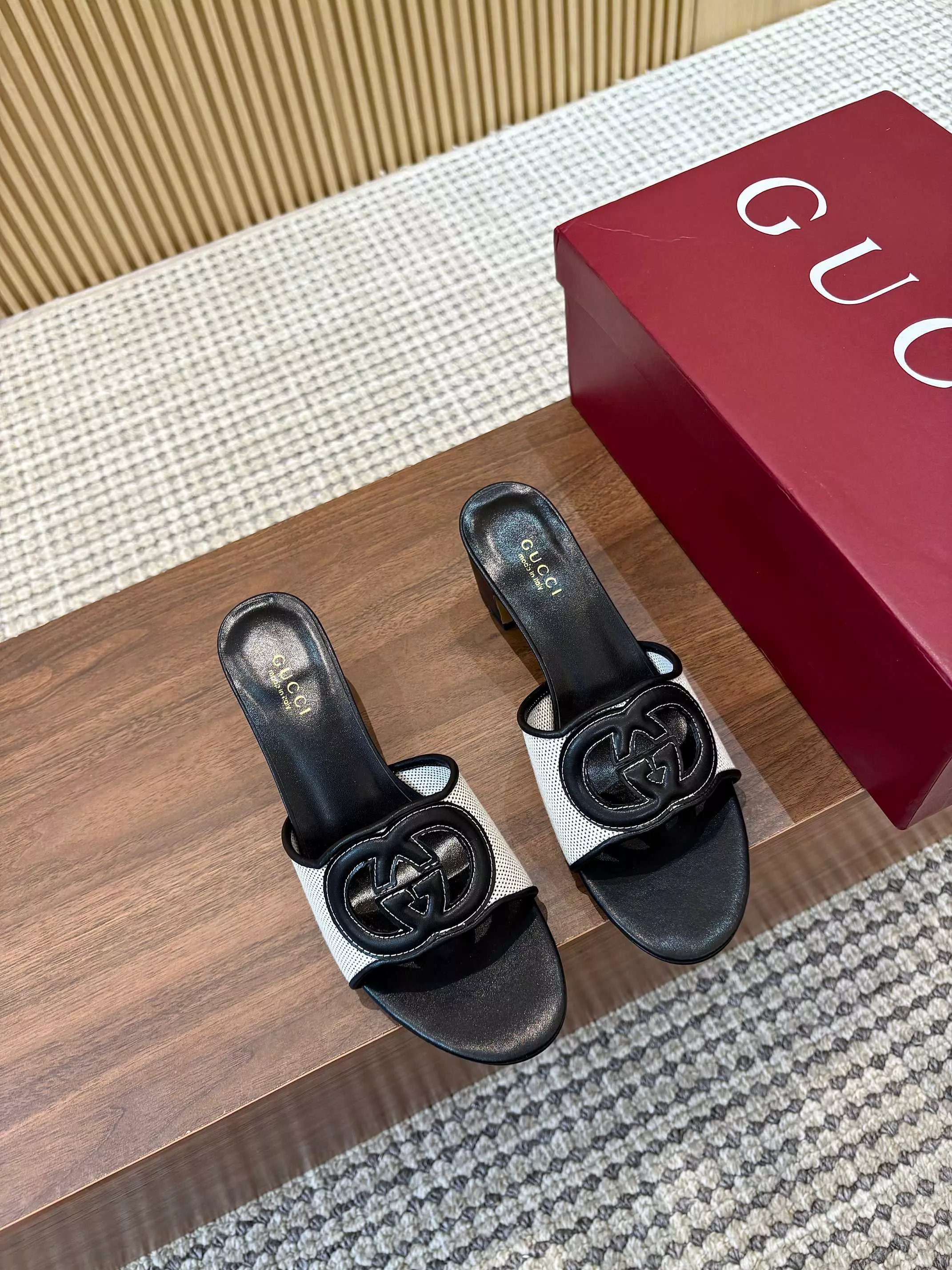 Gucci Slippers For Women Affordable 8352