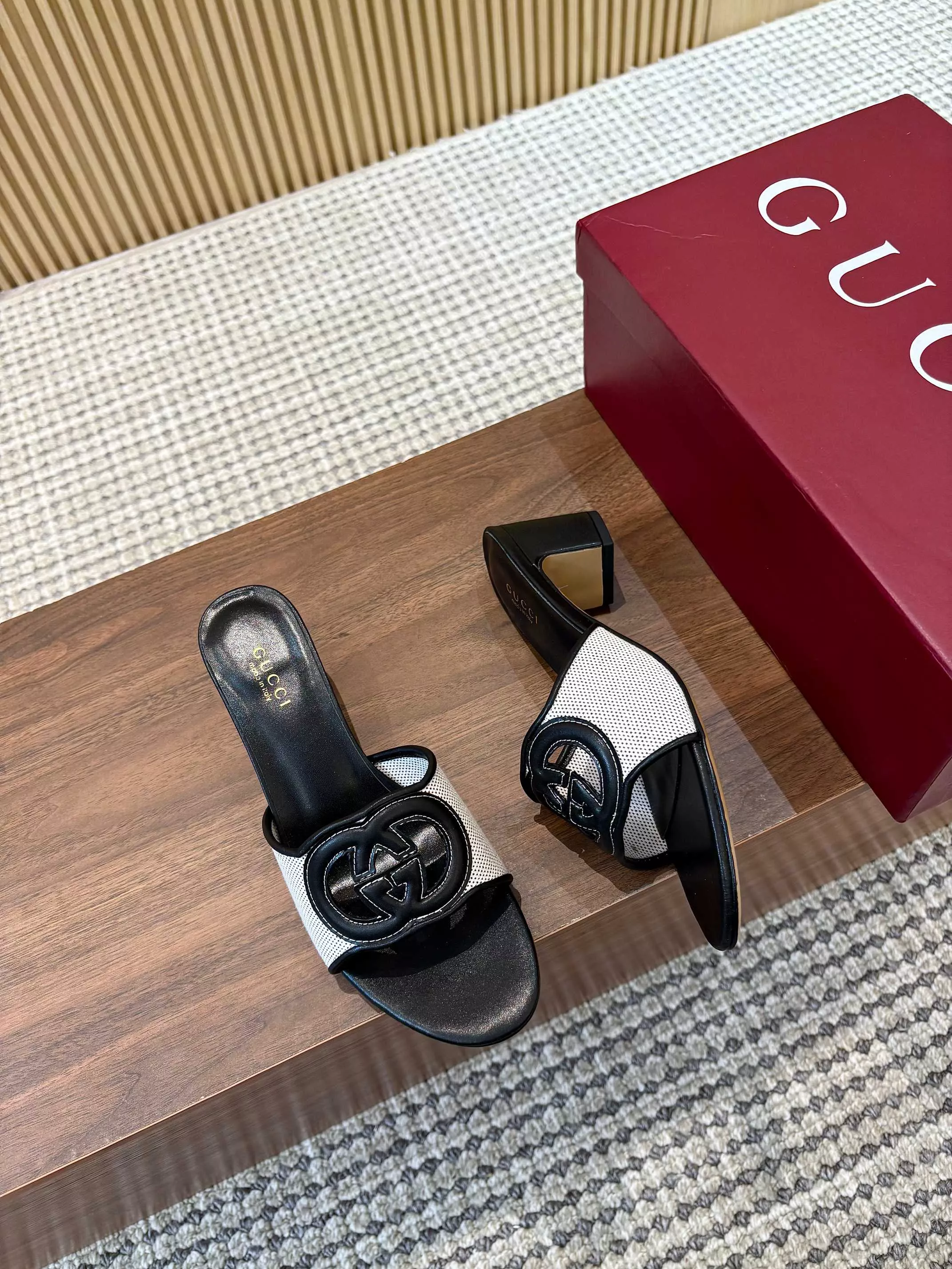 Gucci Slippers For Women Affordable 8352