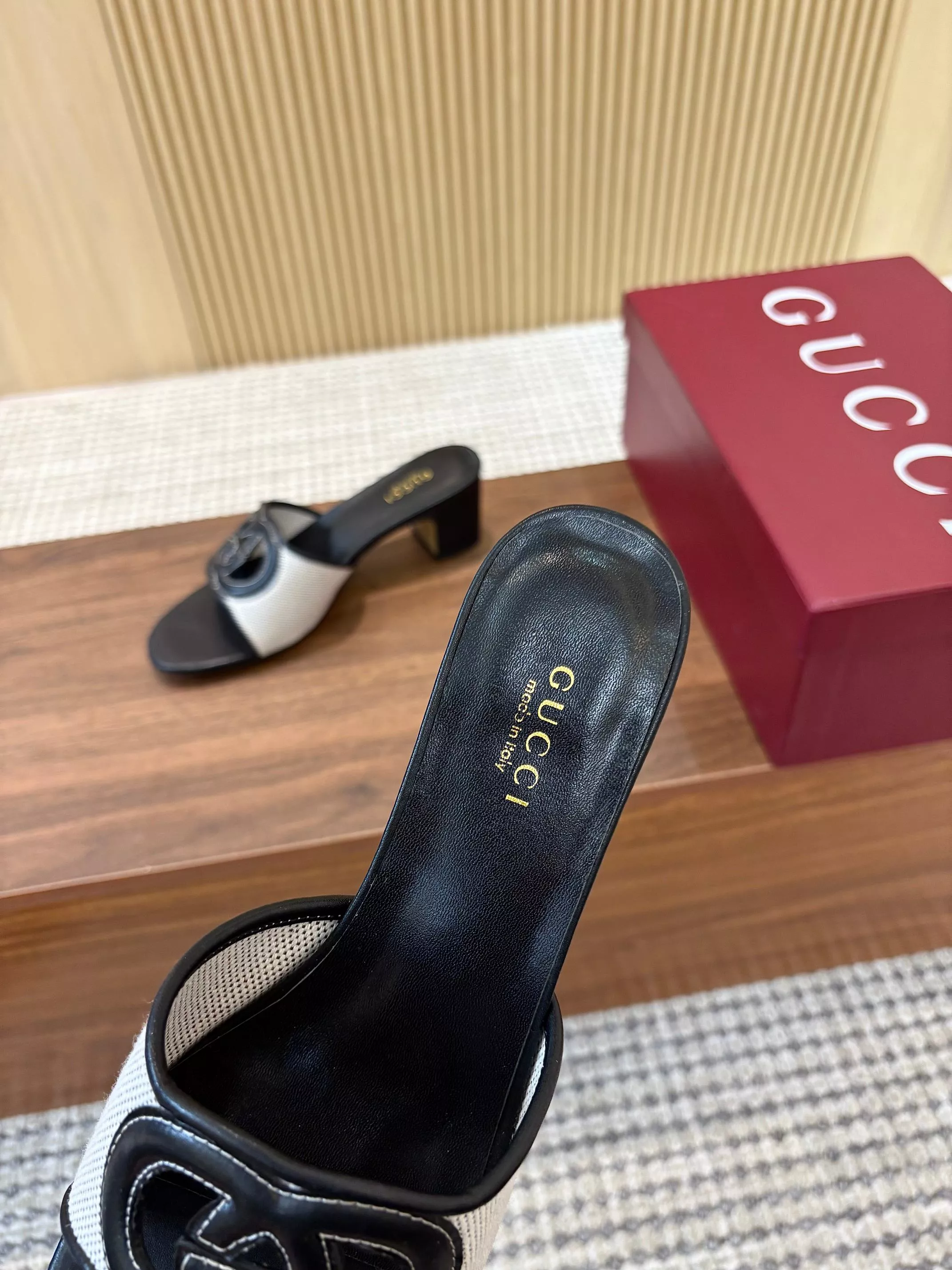 Gucci Slippers For Women Affordable 8352