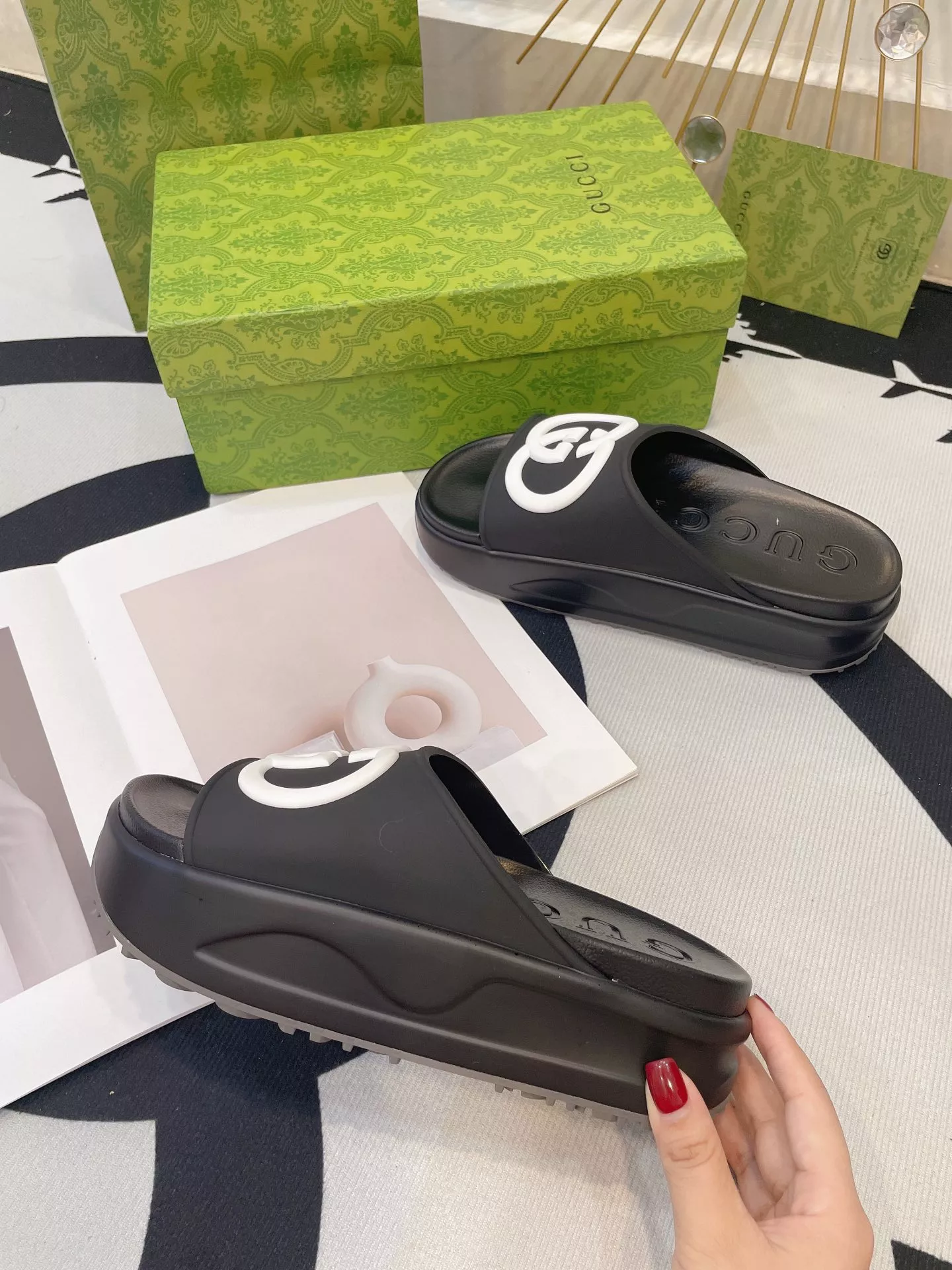 Gucci Slippers For Women Affordable 8524