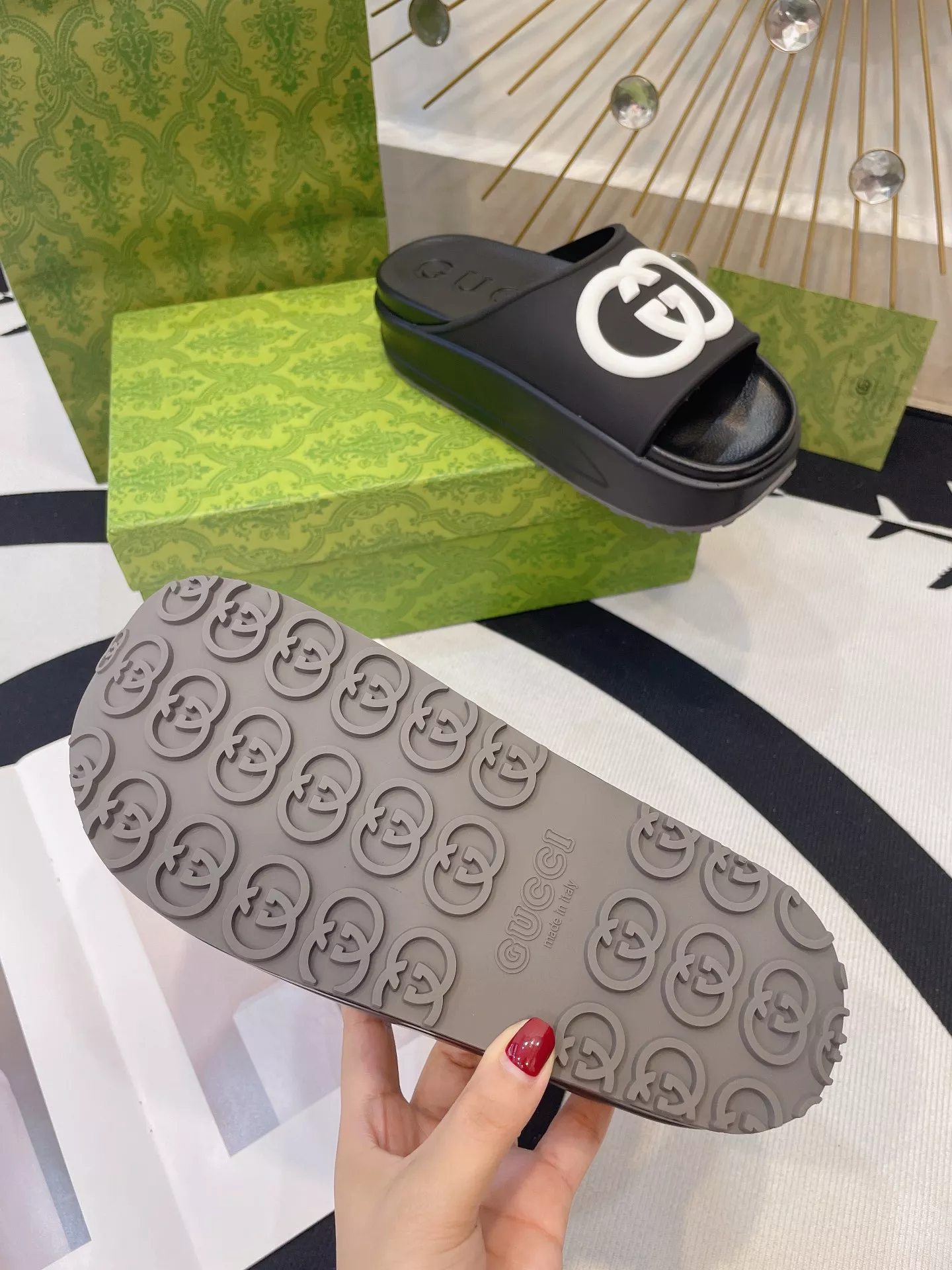 Gucci Slippers For Women Affordable 8524