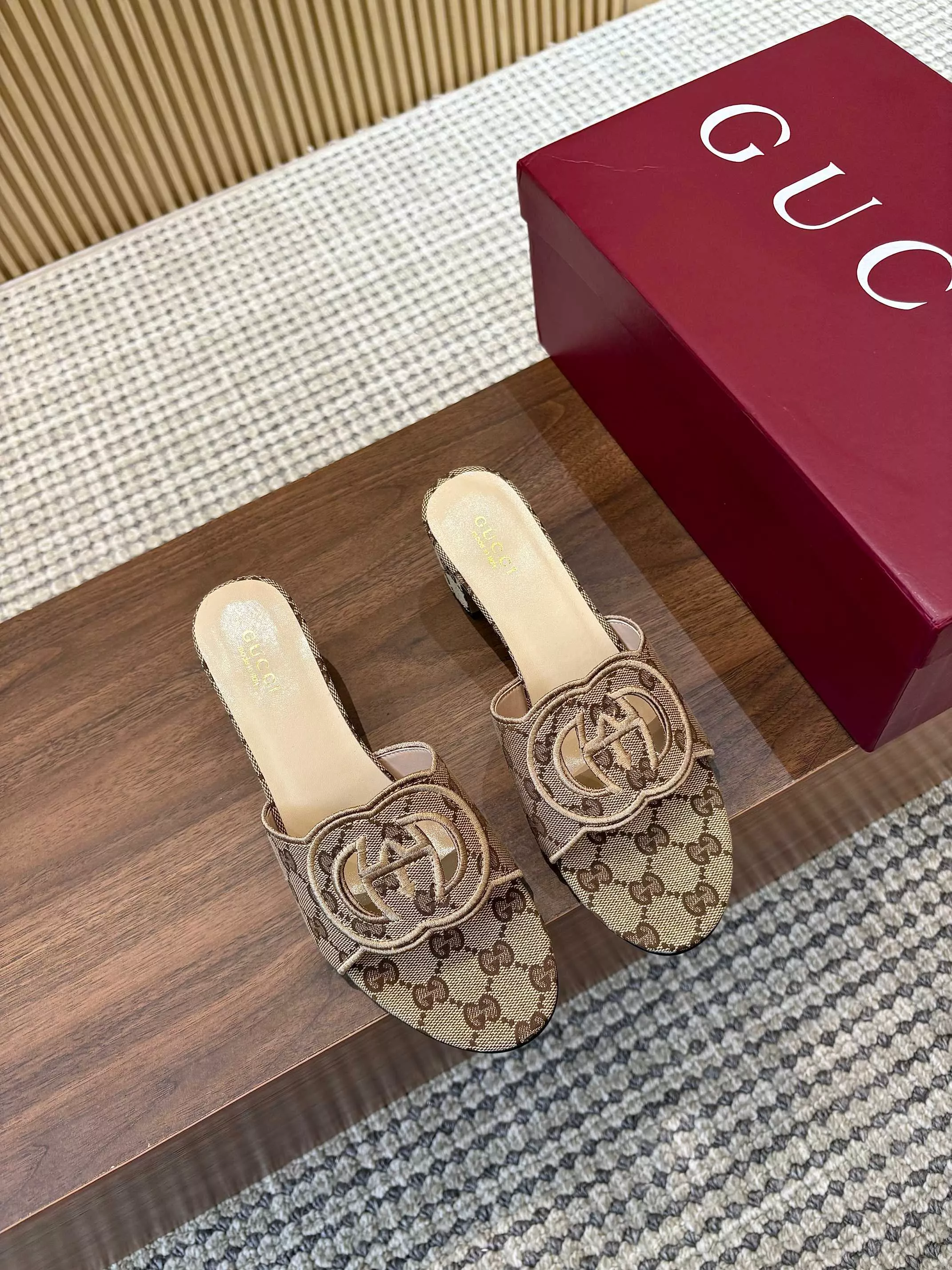 Gucci Slippers For Women Affordable 9684