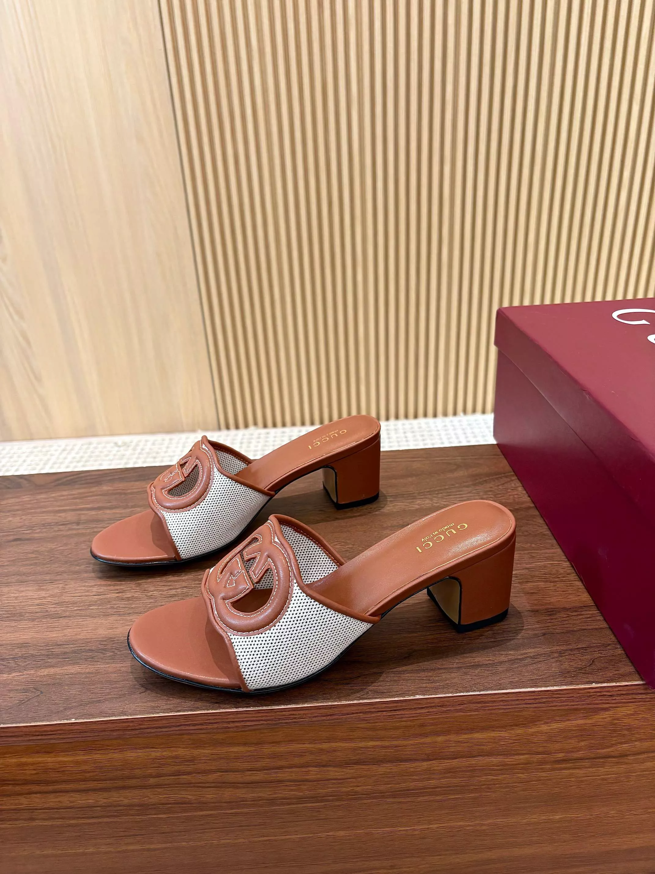 Gucci Slippers For Women Durable 350