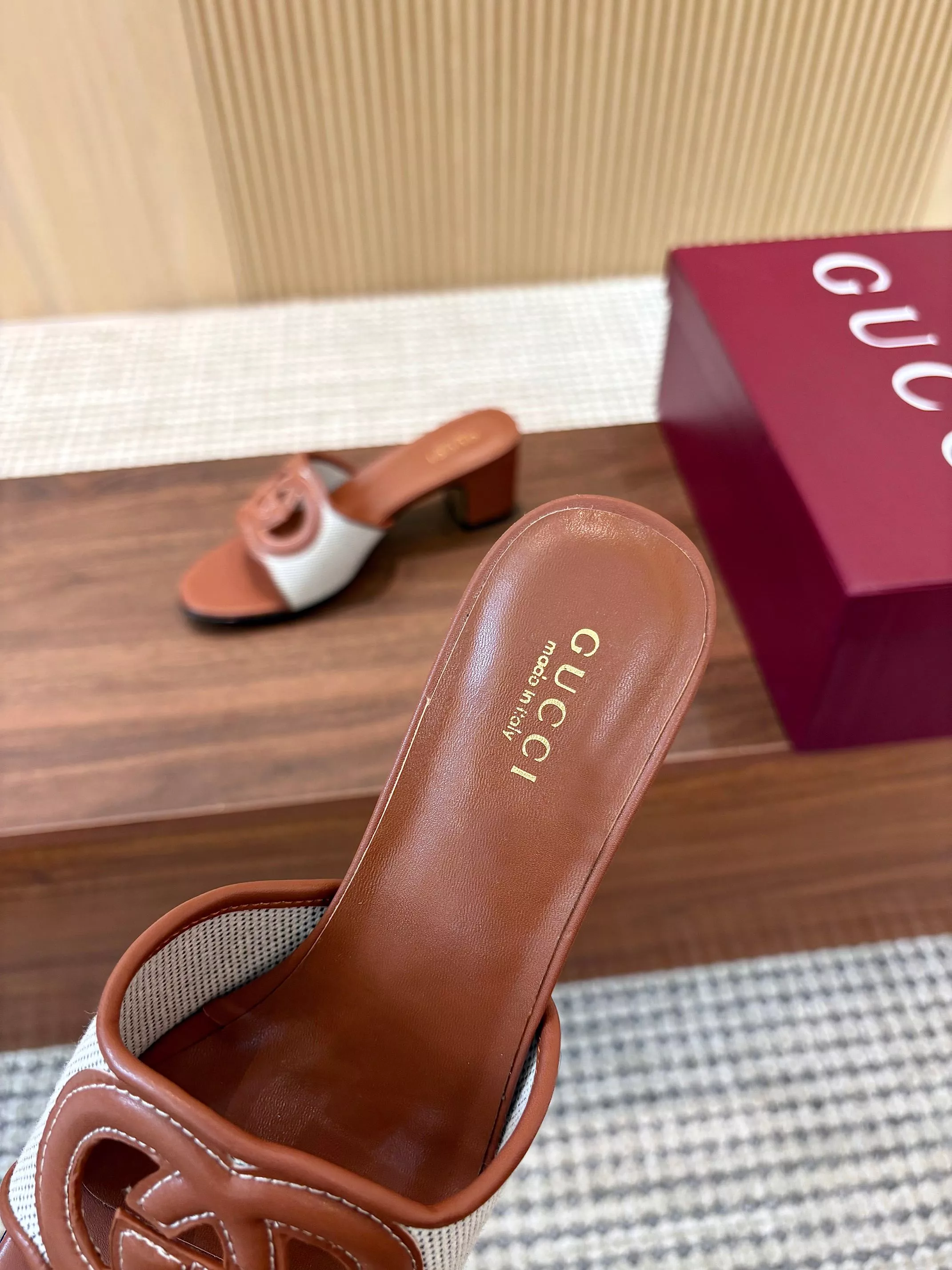 Gucci Slippers For Women Durable 350