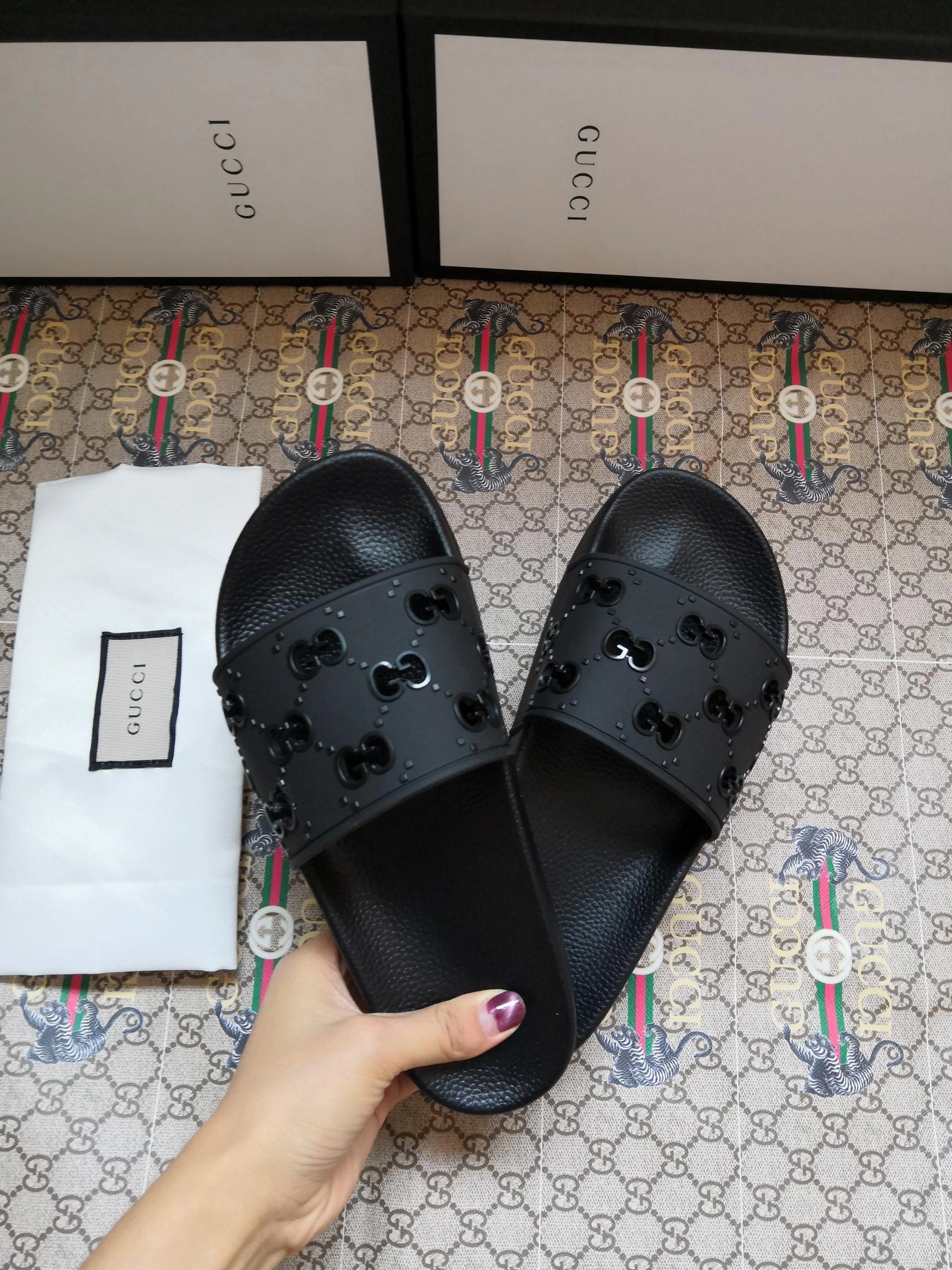 Gucci Slippers For Women Durable 8661