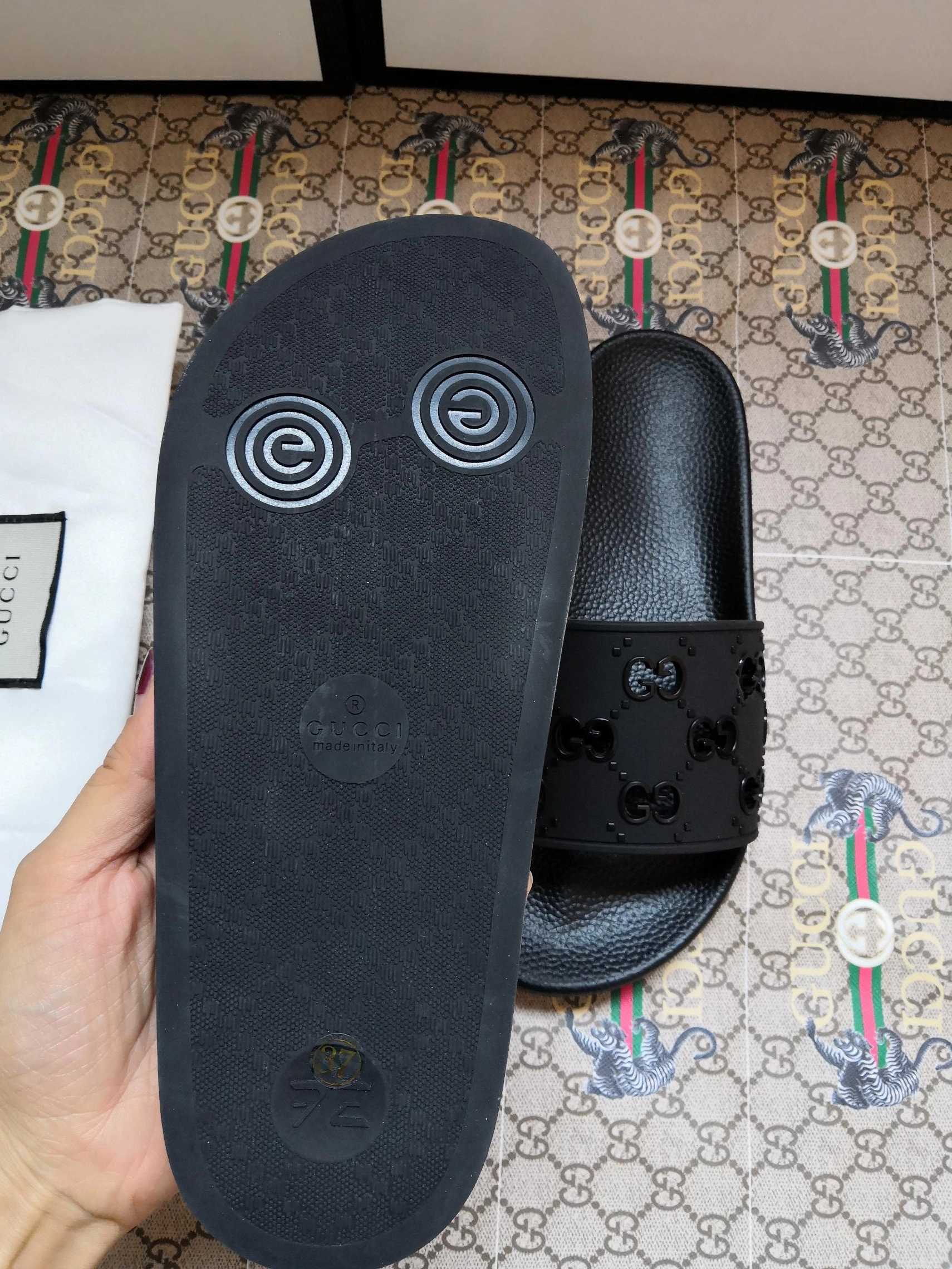 Gucci Slippers For Women Durable 8661