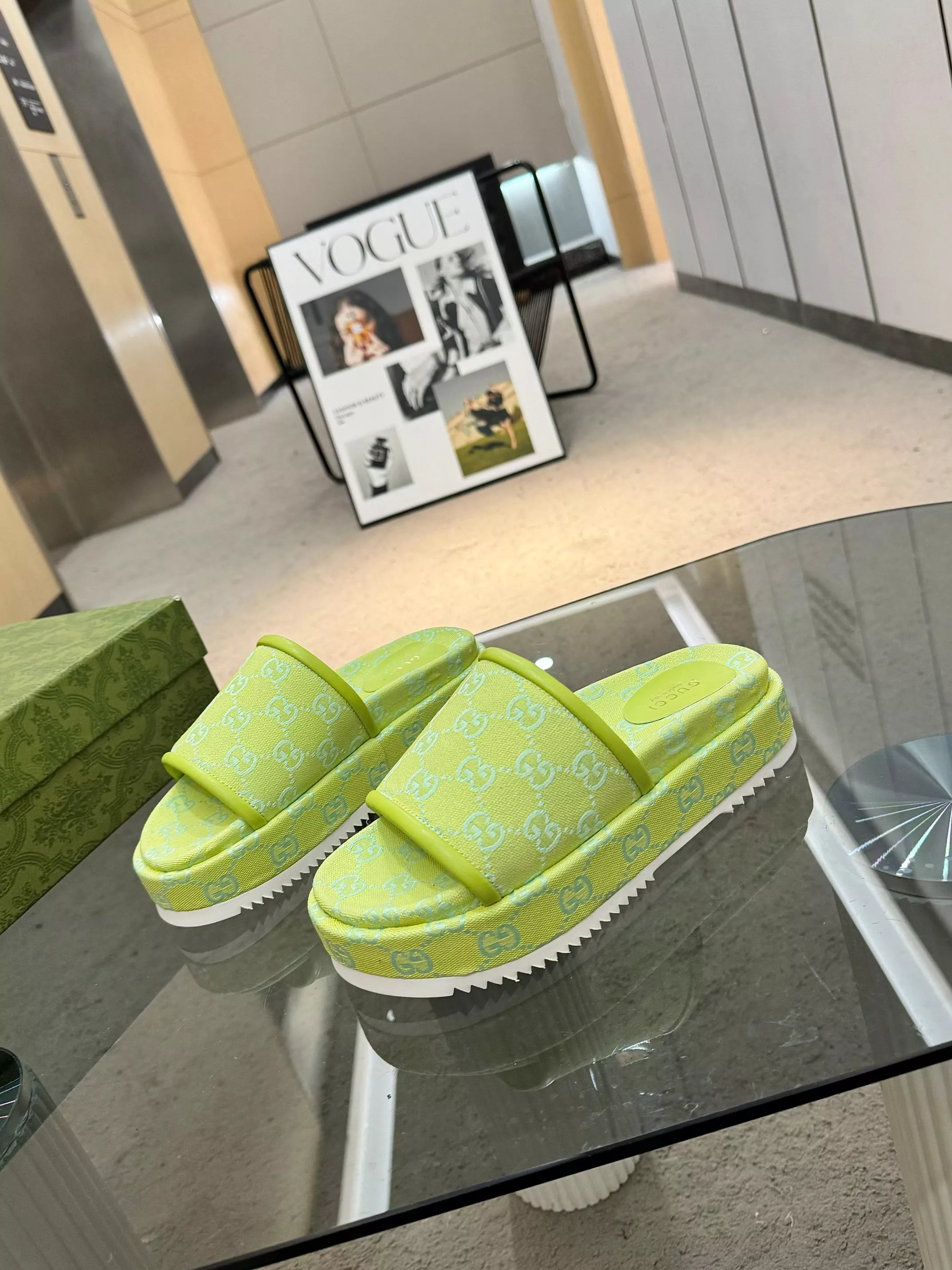 Gucci Slippers For Women Fashionable 2878