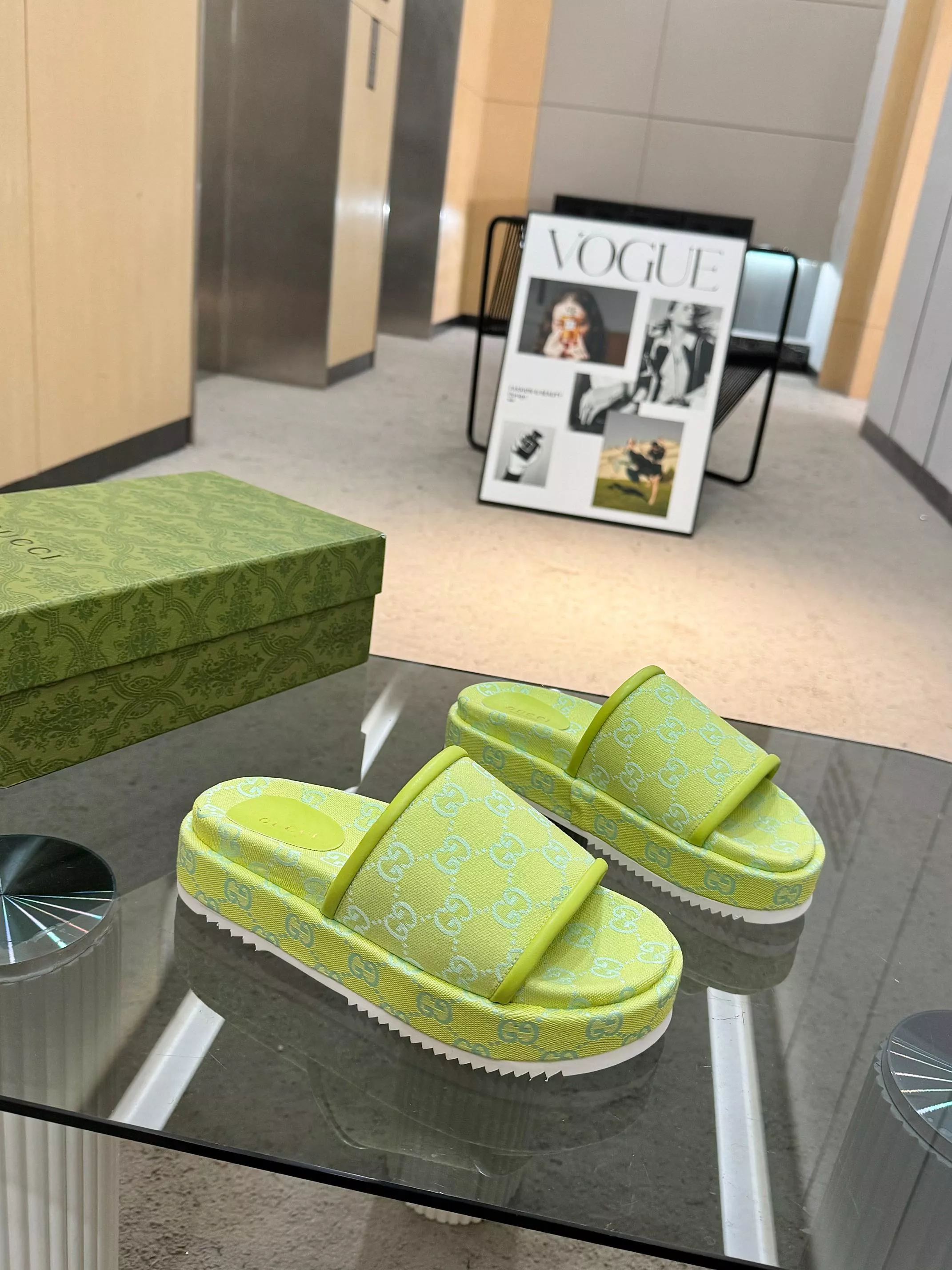 Gucci Slippers For Women Fashionable 2878