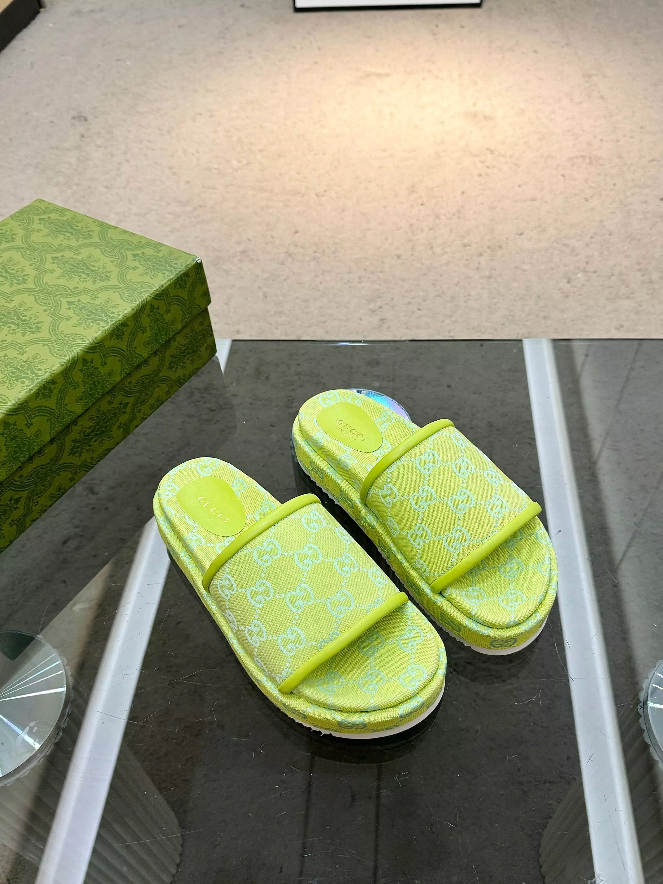Gucci Slippers For Women Fashionable 2878