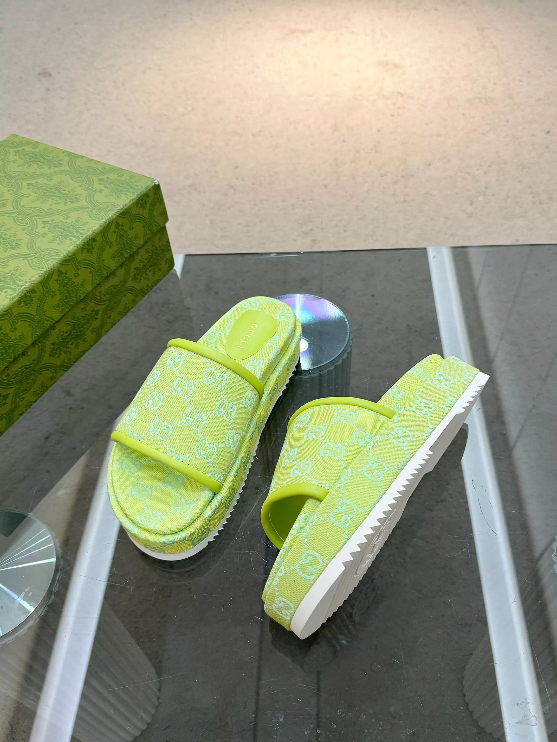 Gucci Slippers For Women Fashionable 2878