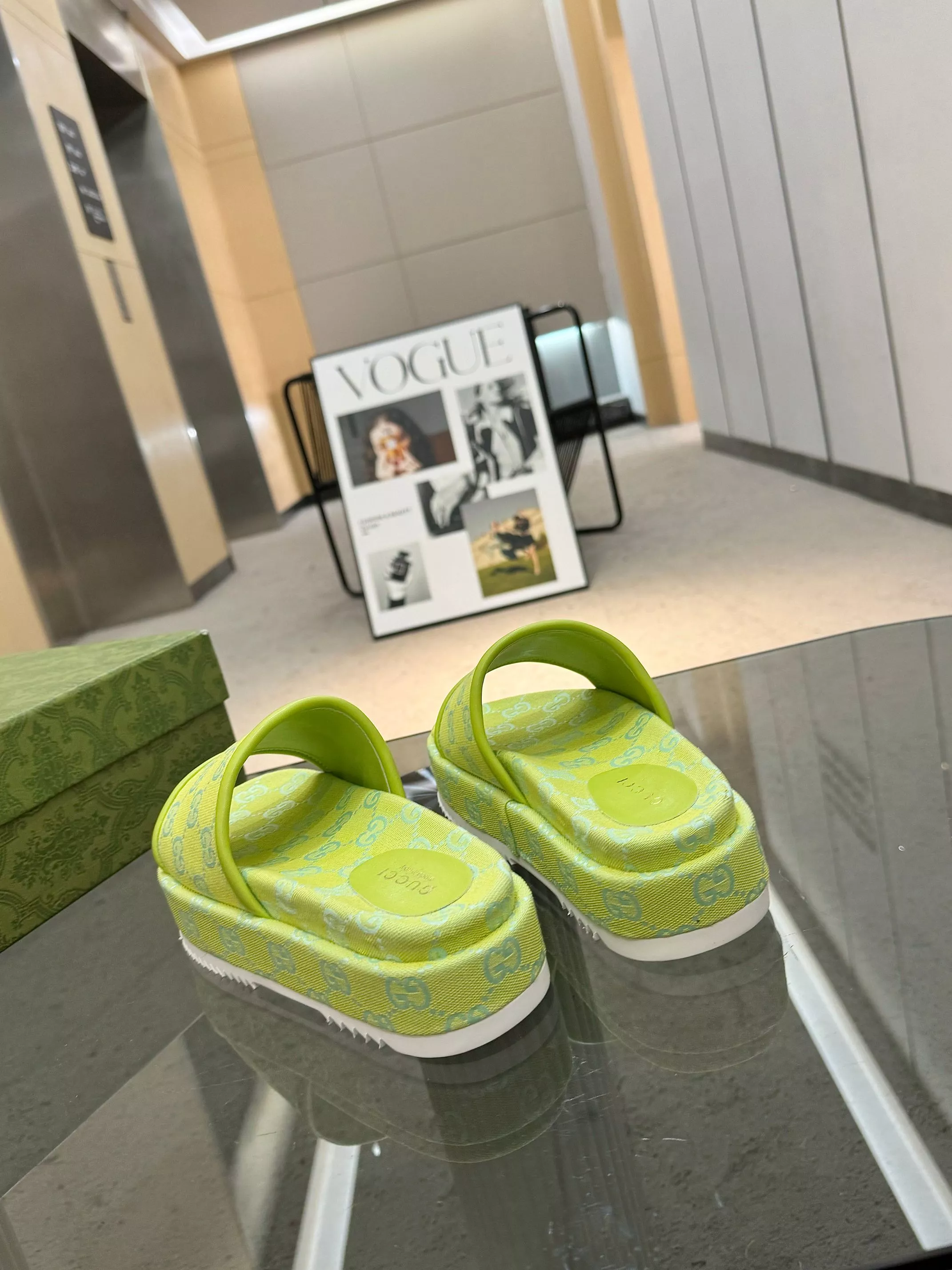 Gucci Slippers For Women Fashionable 2878