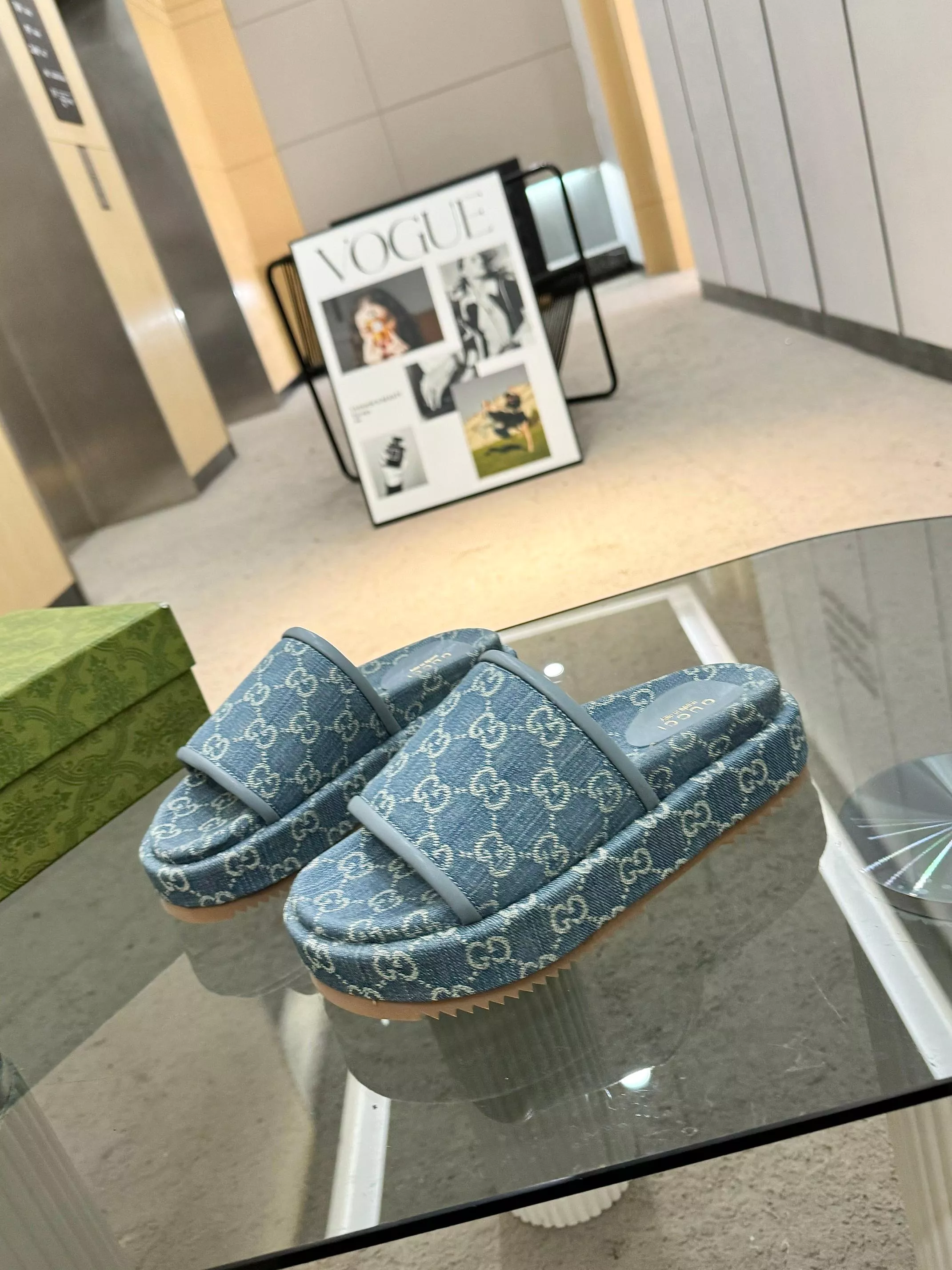 Gucci Slippers For Women Fashionable 3164