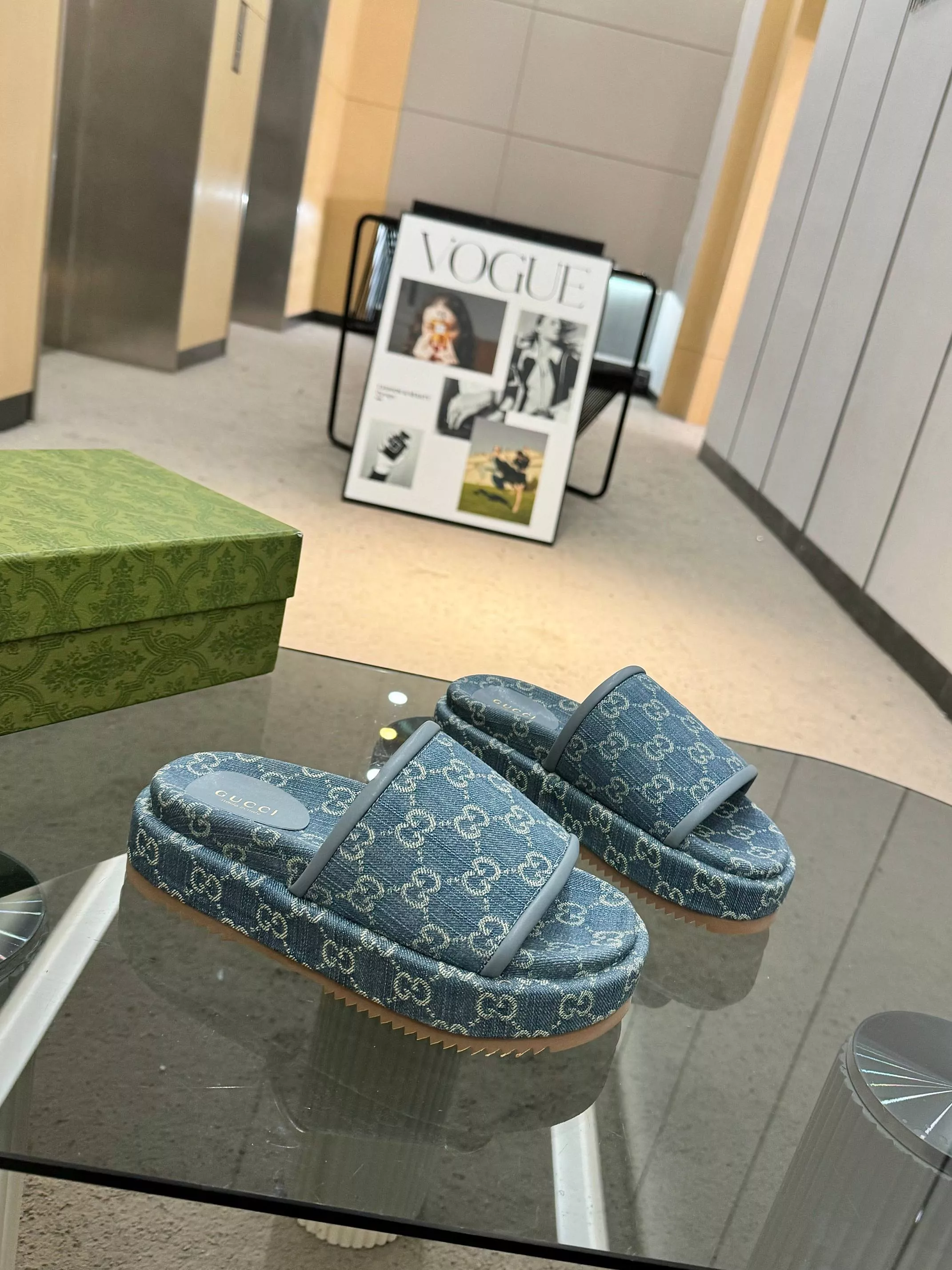 Gucci Slippers For Women Fashionable 3164