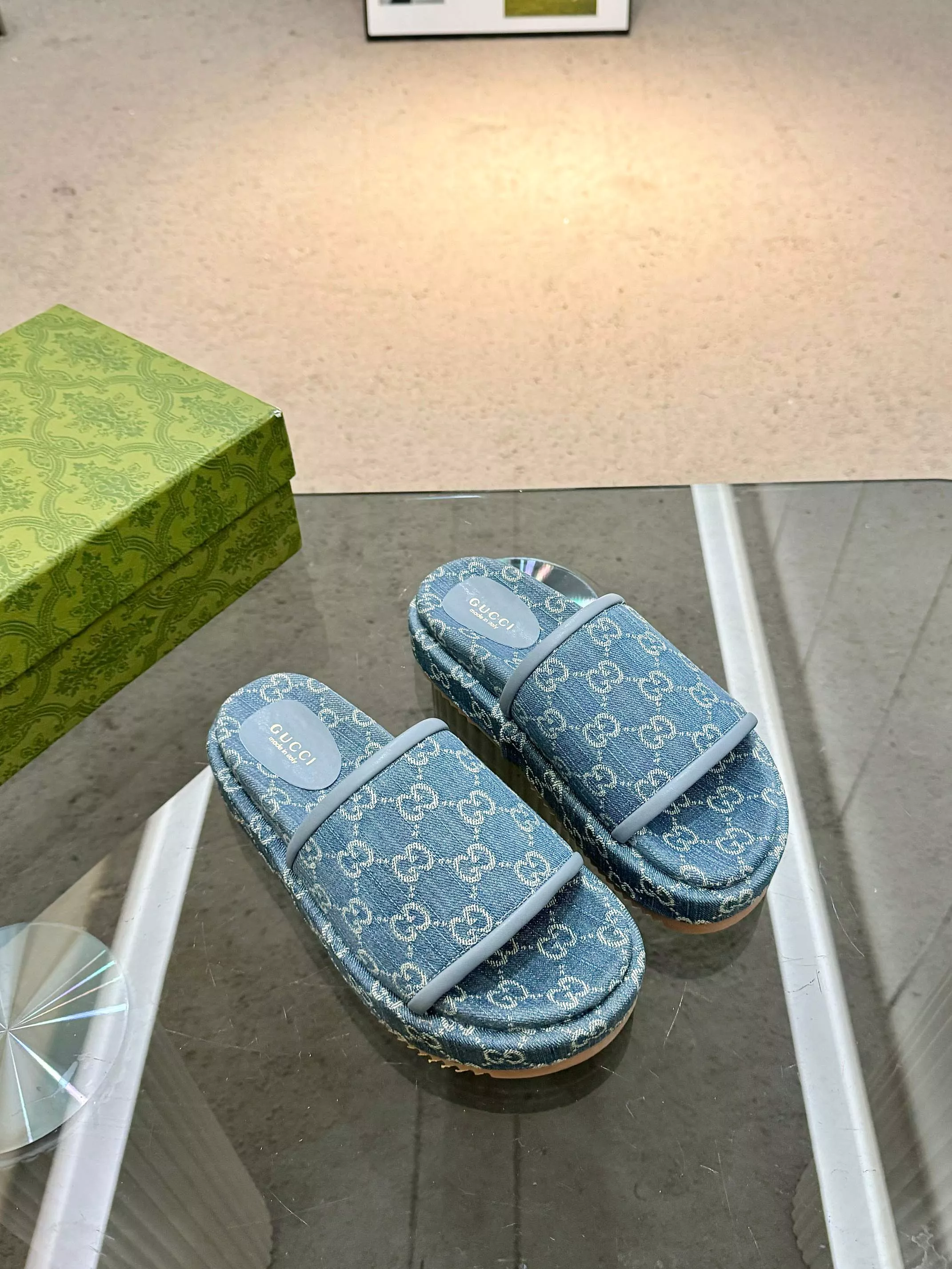 Gucci Slippers For Women Fashionable 3164
