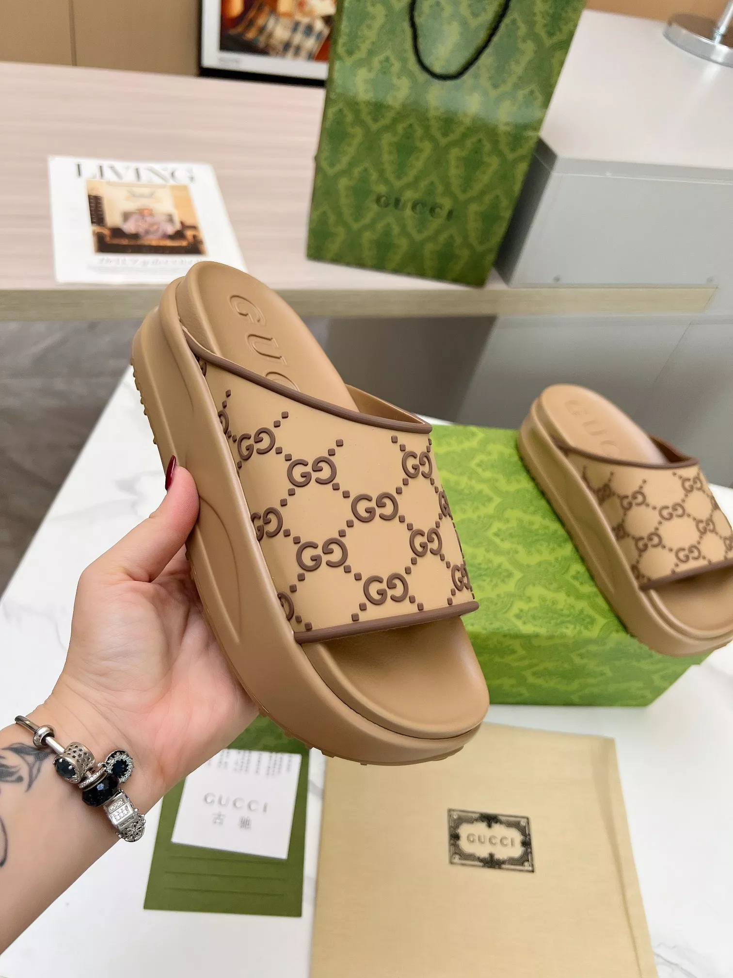 Gucci Slippers For Women Fashionable 6251