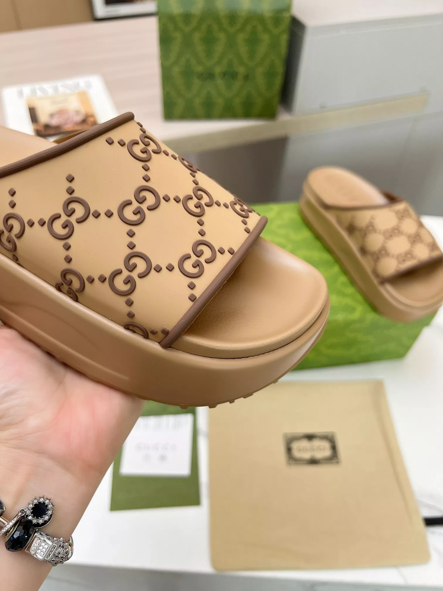 Gucci Slippers For Women Fashionable 6251
