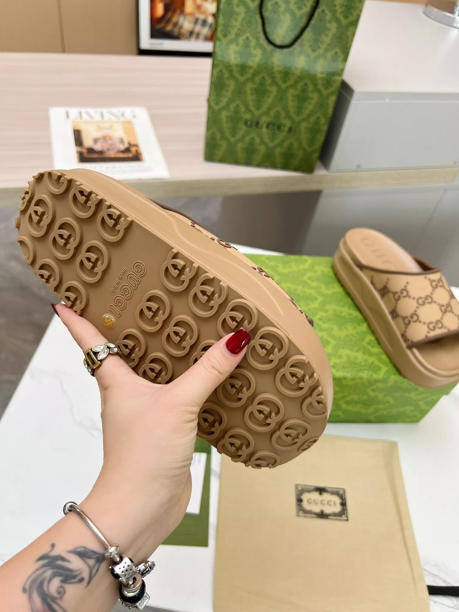 Gucci Slippers For Women Fashionable 6251
