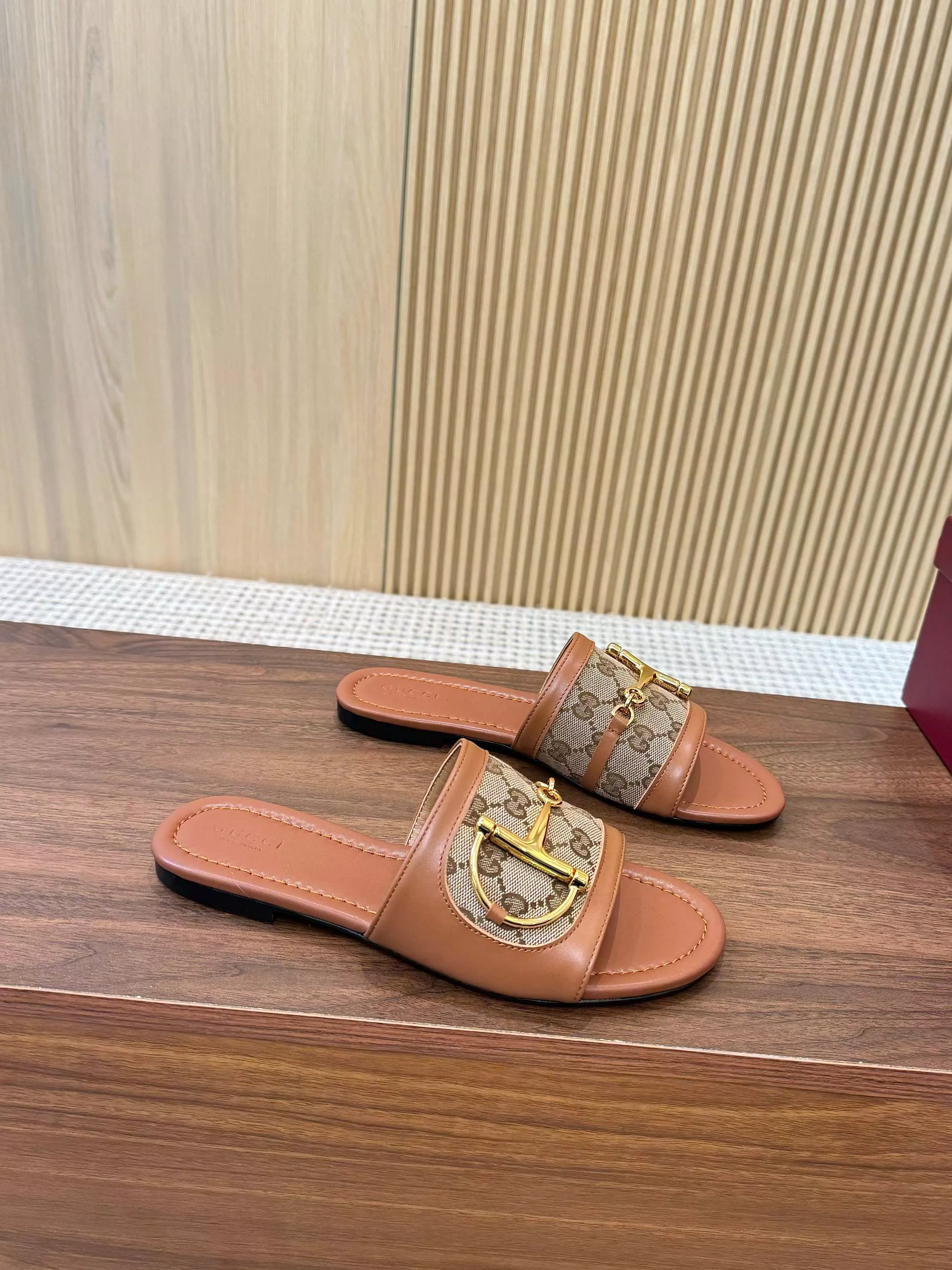 Gucci Slippers For Women Flexible 2483