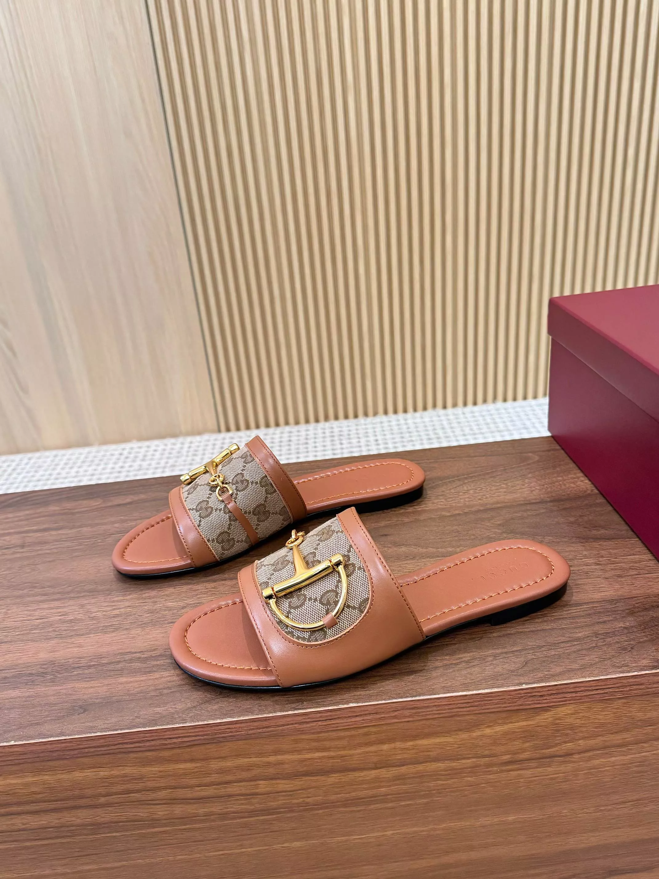 Gucci Slippers For Women Flexible 2483