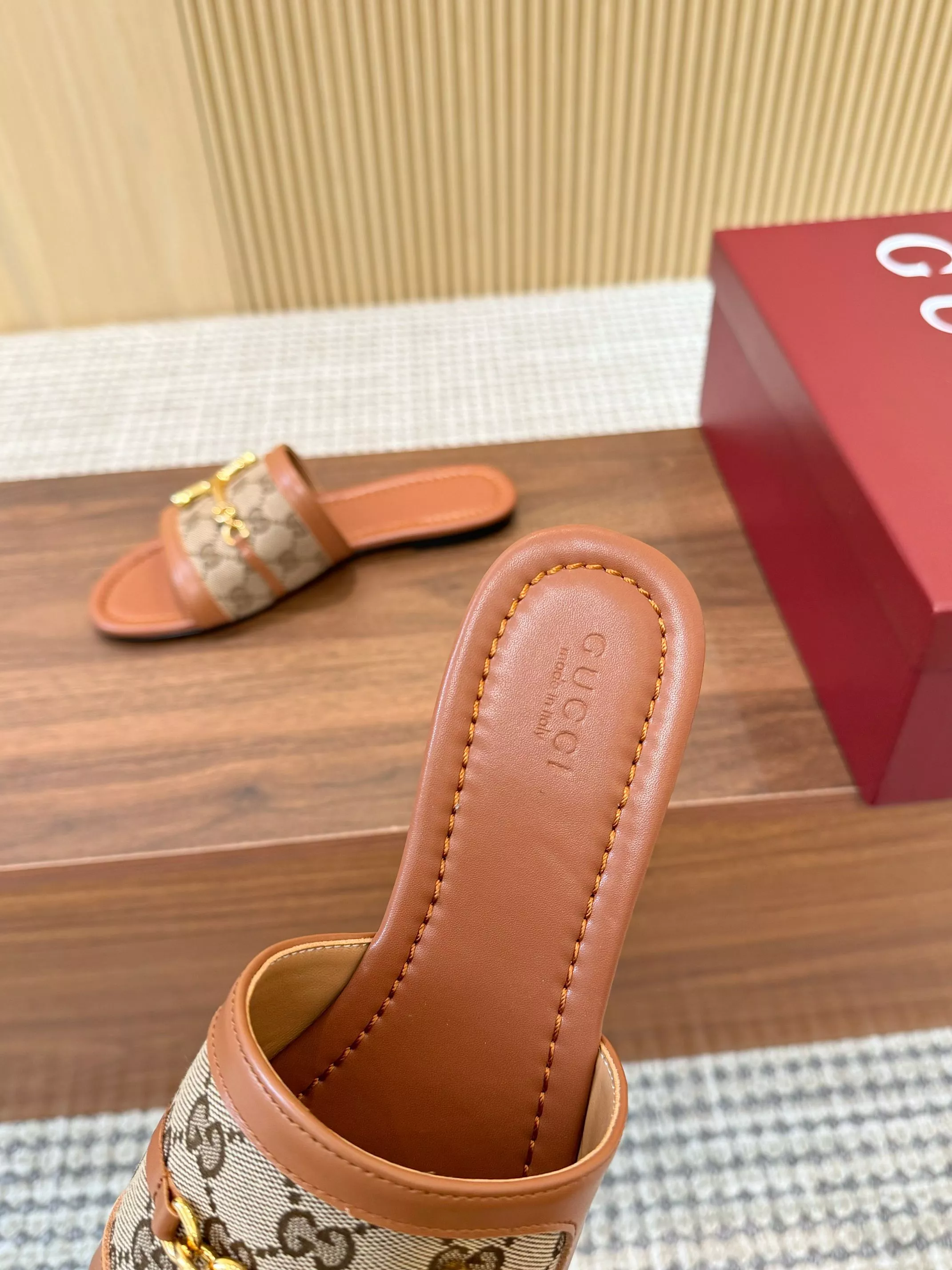 Gucci Slippers For Women Flexible 2483