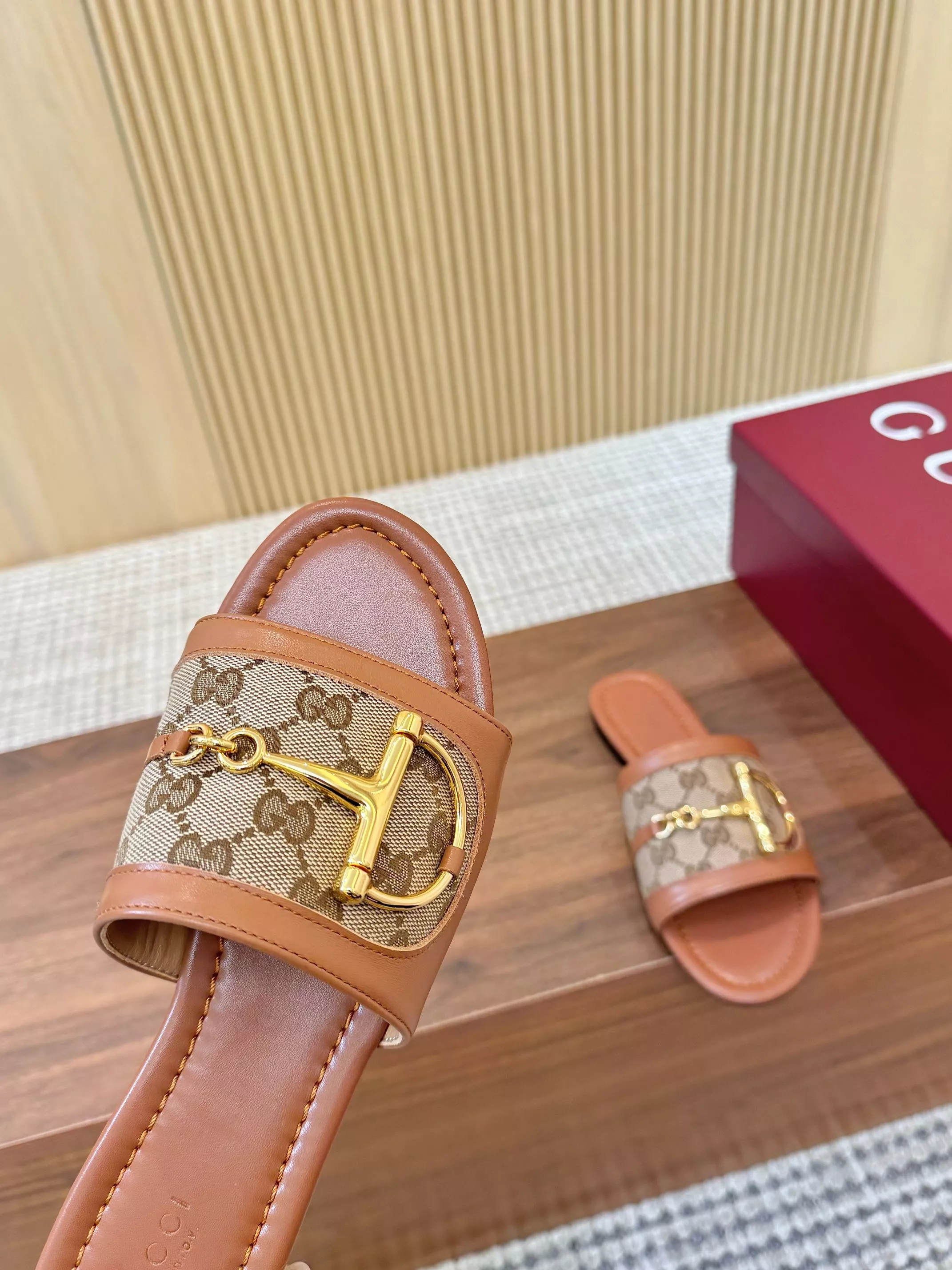 Gucci Slippers For Women Flexible 2483