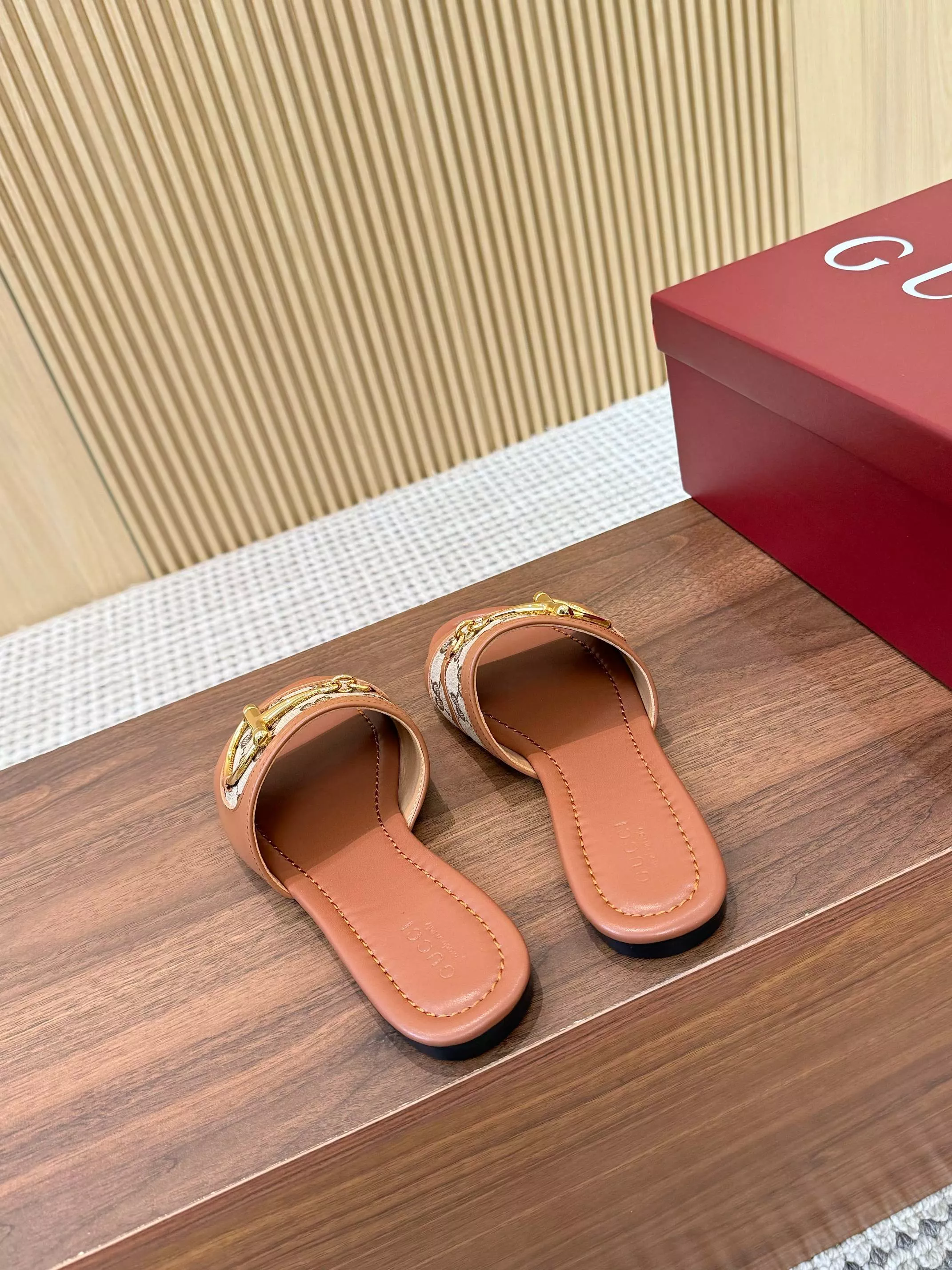 Gucci Slippers For Women Flexible 2483