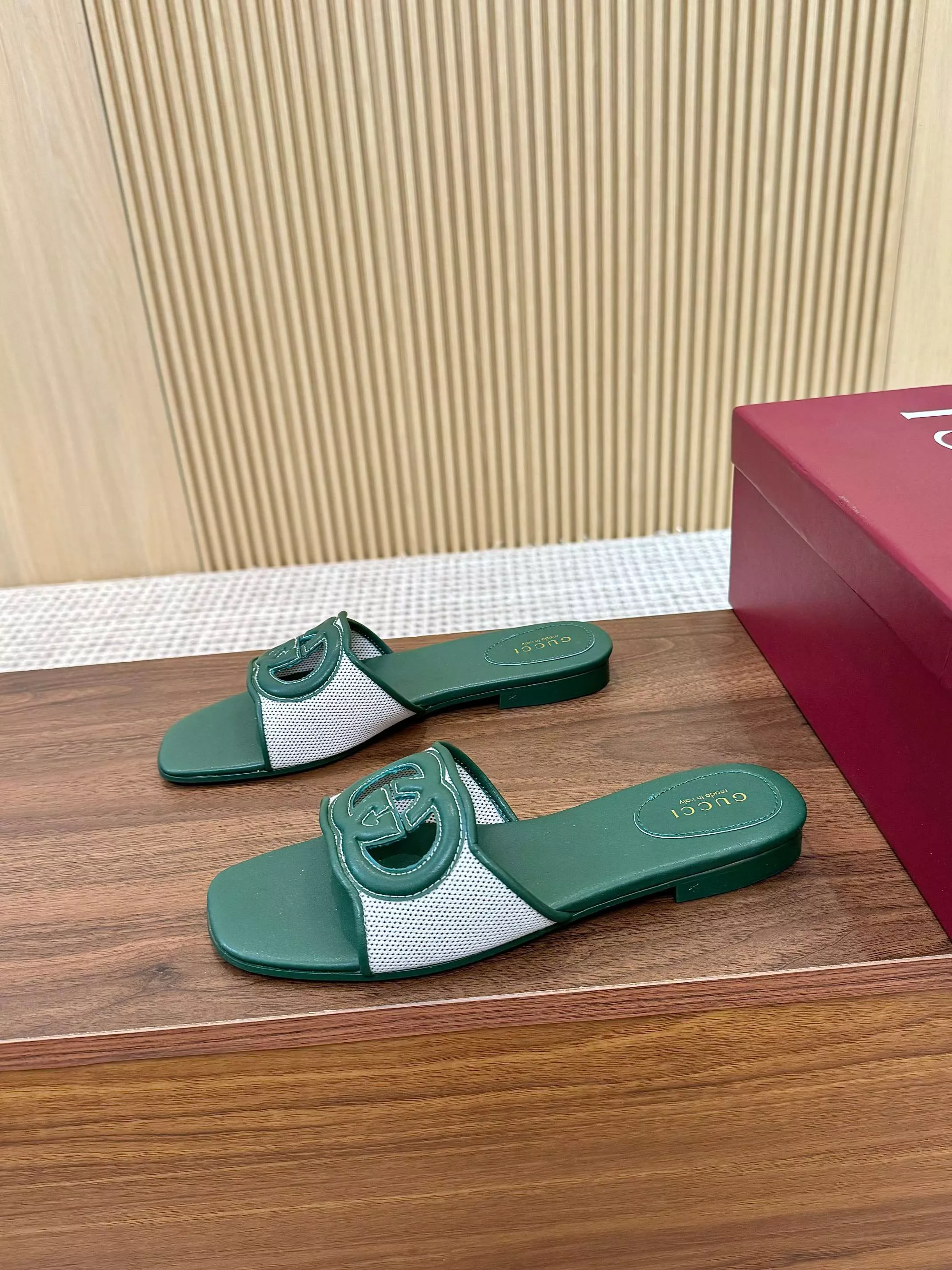 Gucci Slippers For Women Functional 2044