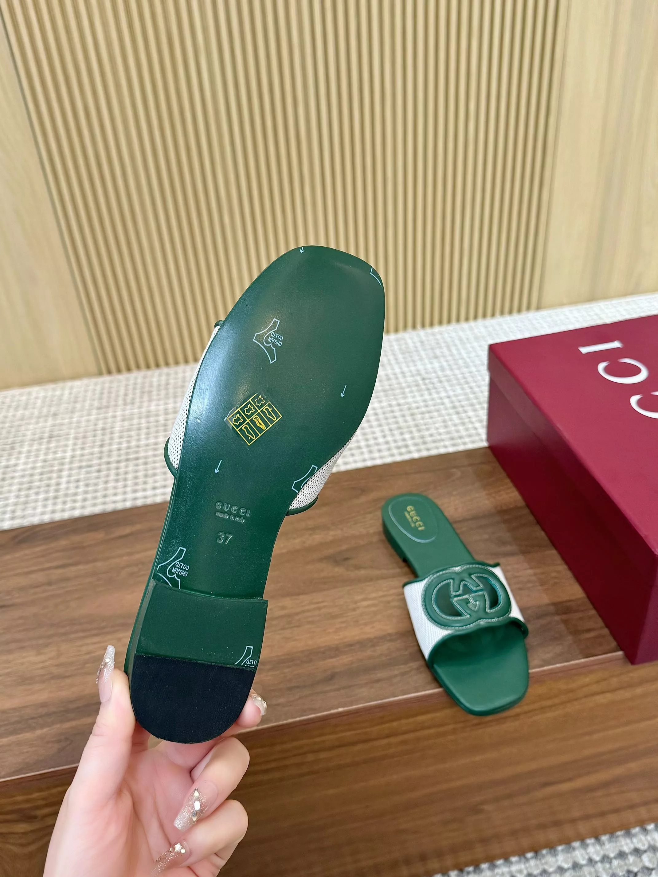 Gucci Slippers For Women Functional 2044