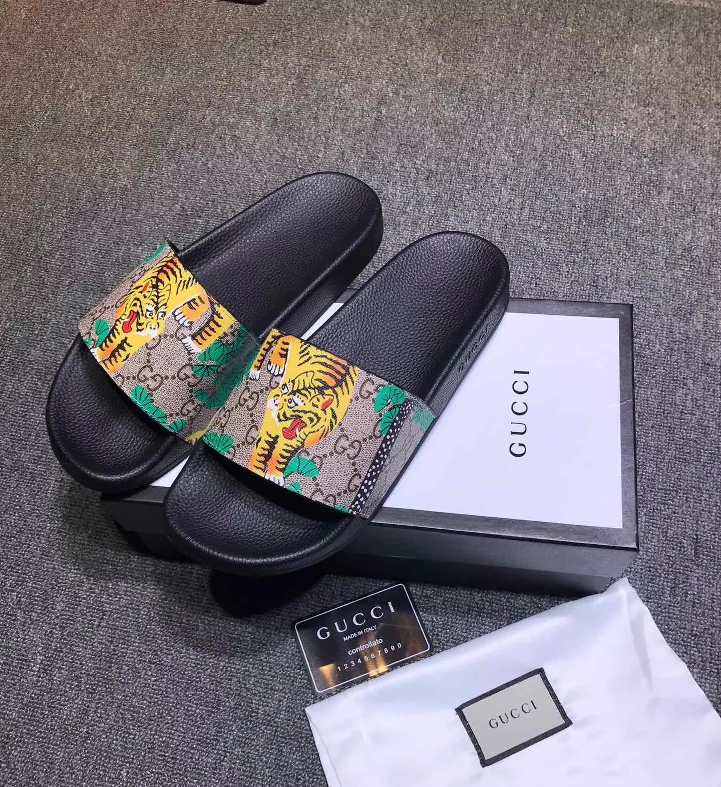 Gucci Slippers For Women Functional 5358