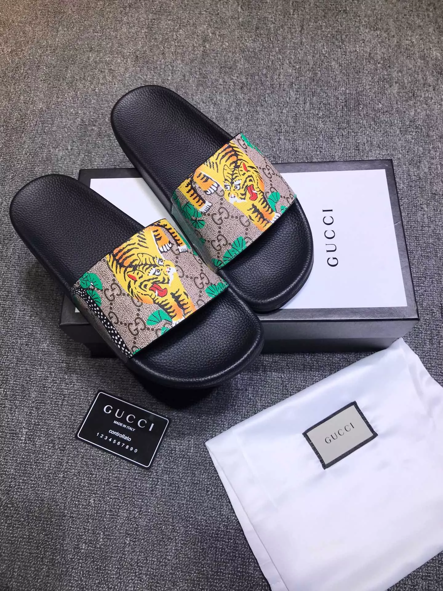 Gucci Slippers For Women Functional 5358