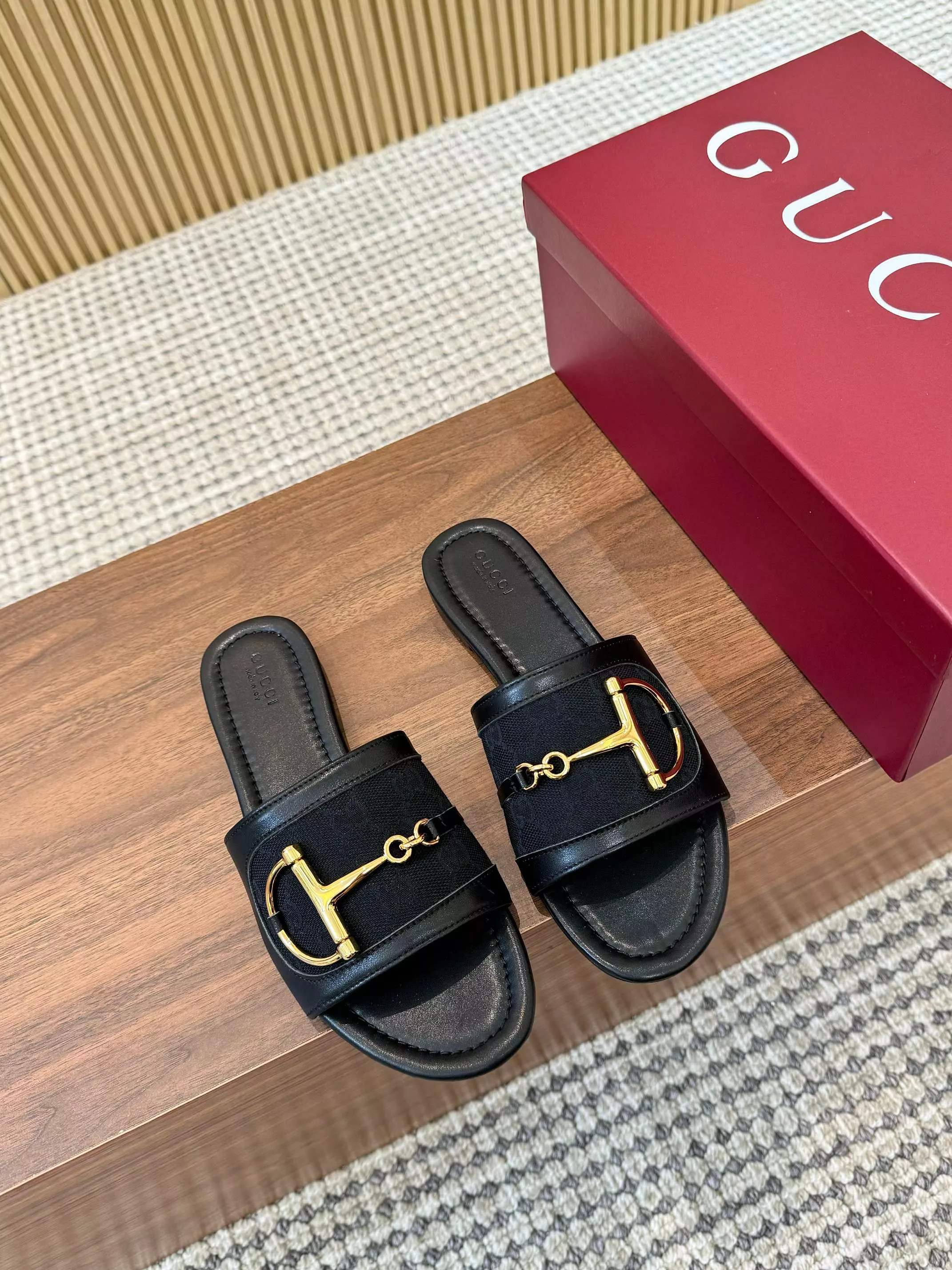 Gucci Slippers For Women Functional 7311